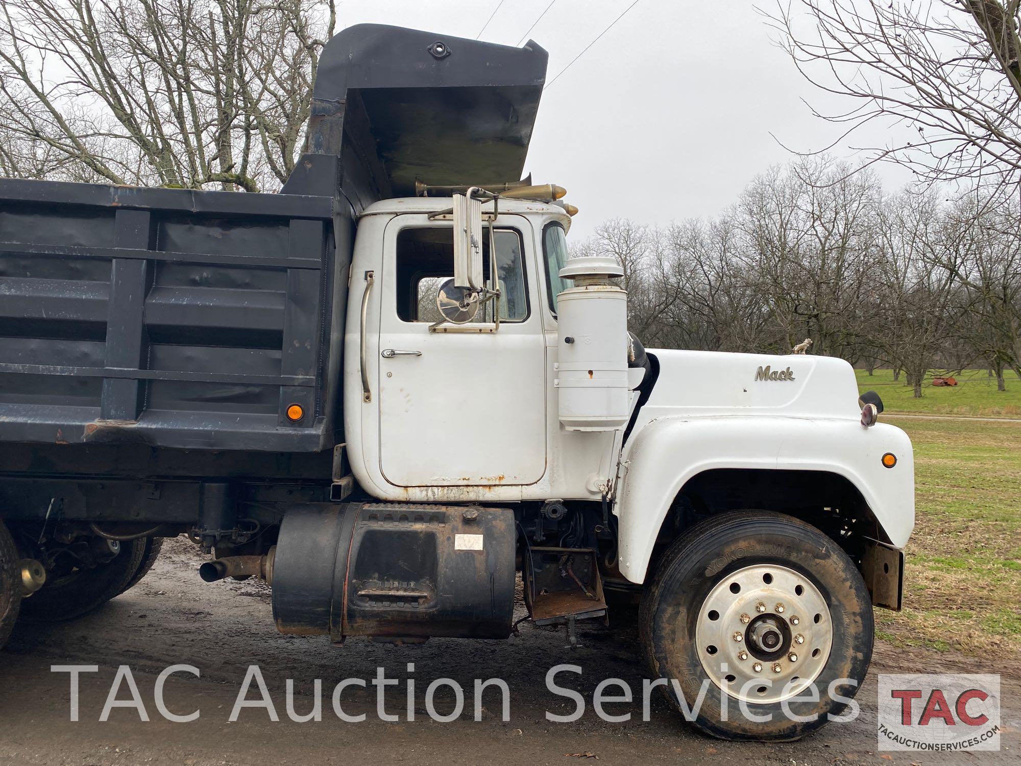 1982 Mack R688ST Dump Truck