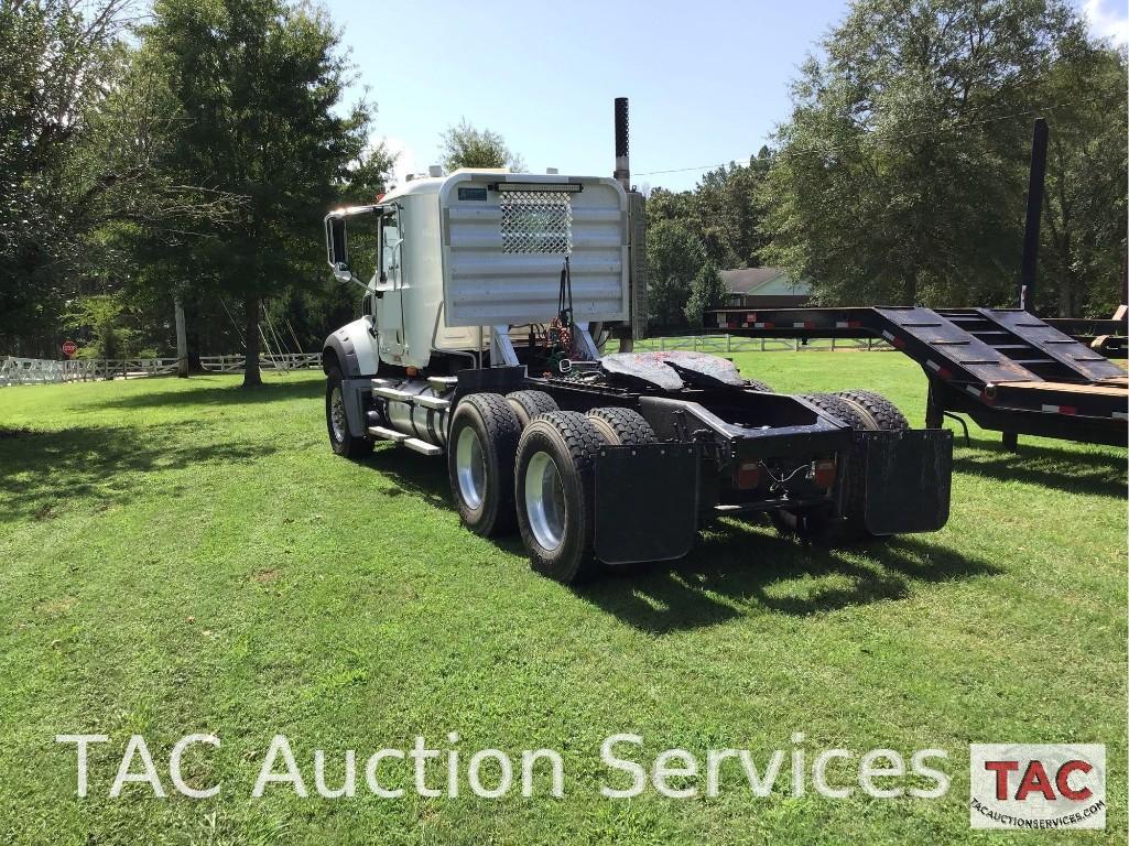 2010 Mack GU700 Dump Truck