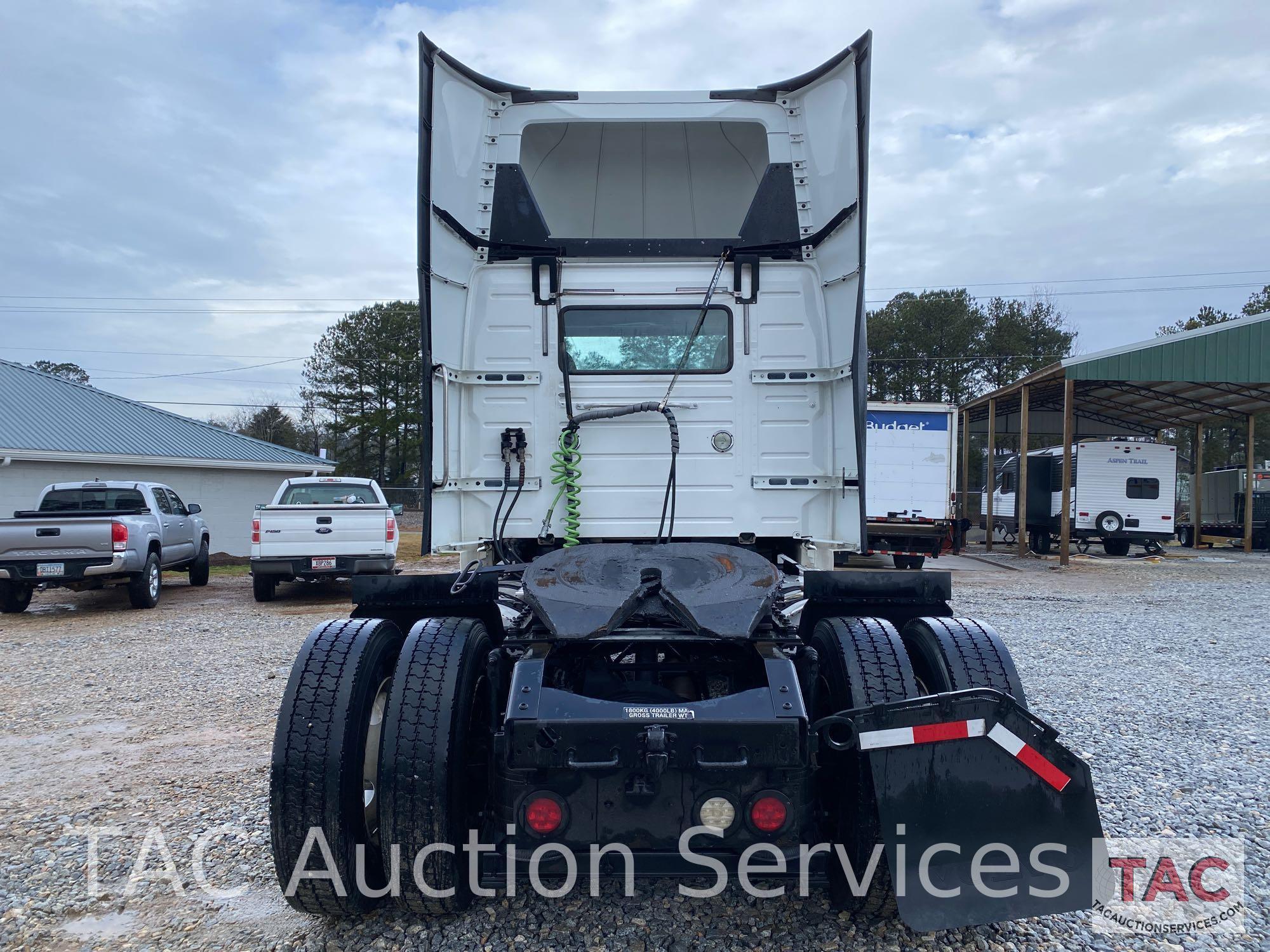 2015 Volvo VNL