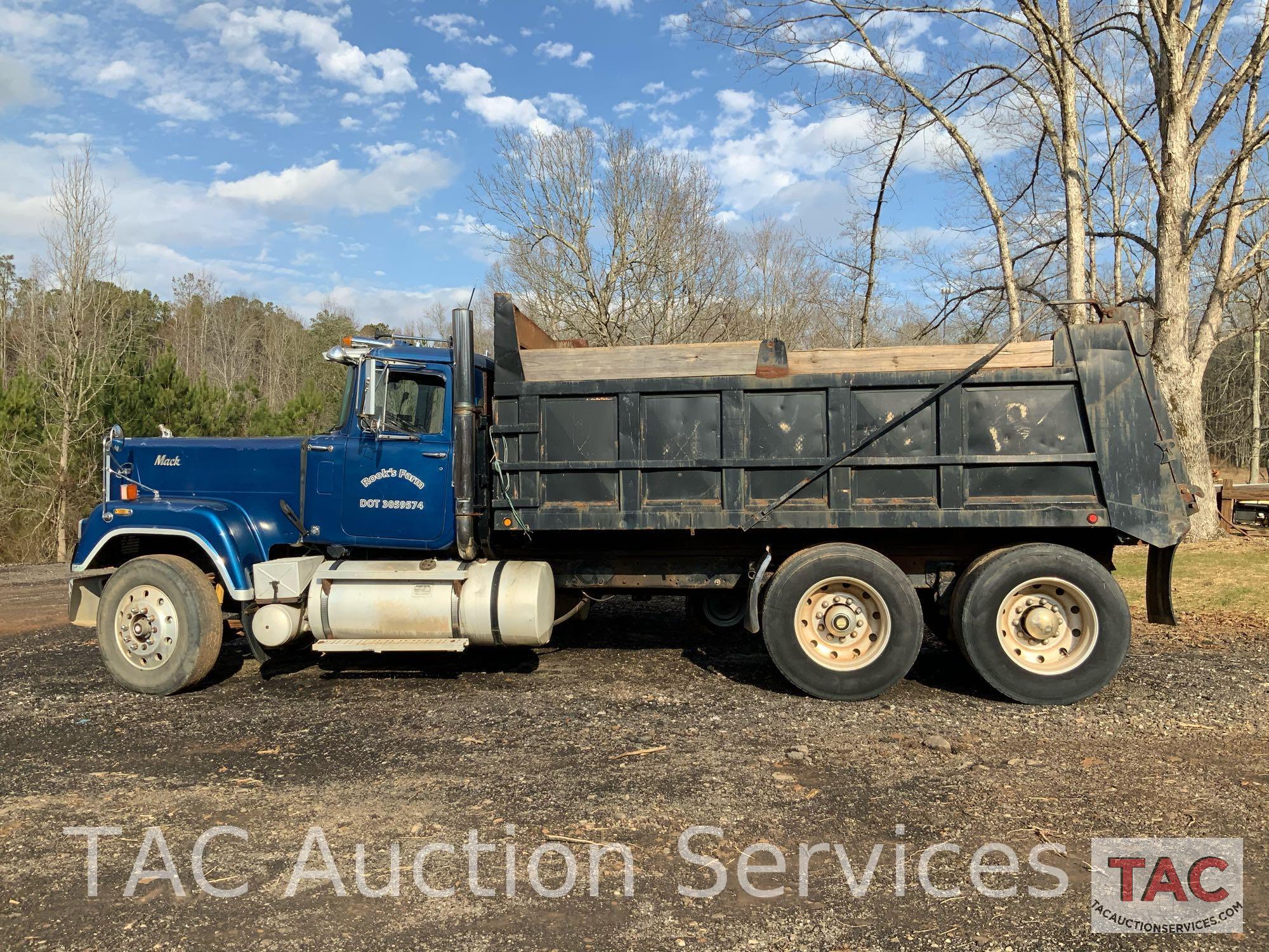 1987 Mack Super Liner Dump truck