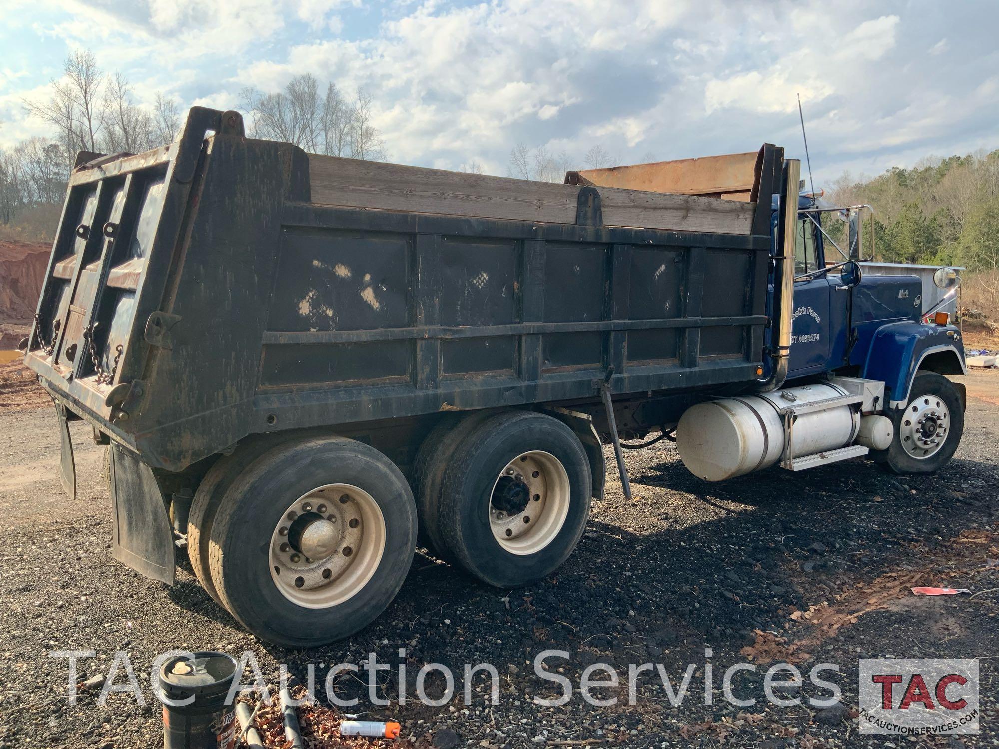 1987 Mack Super Liner Dump truck