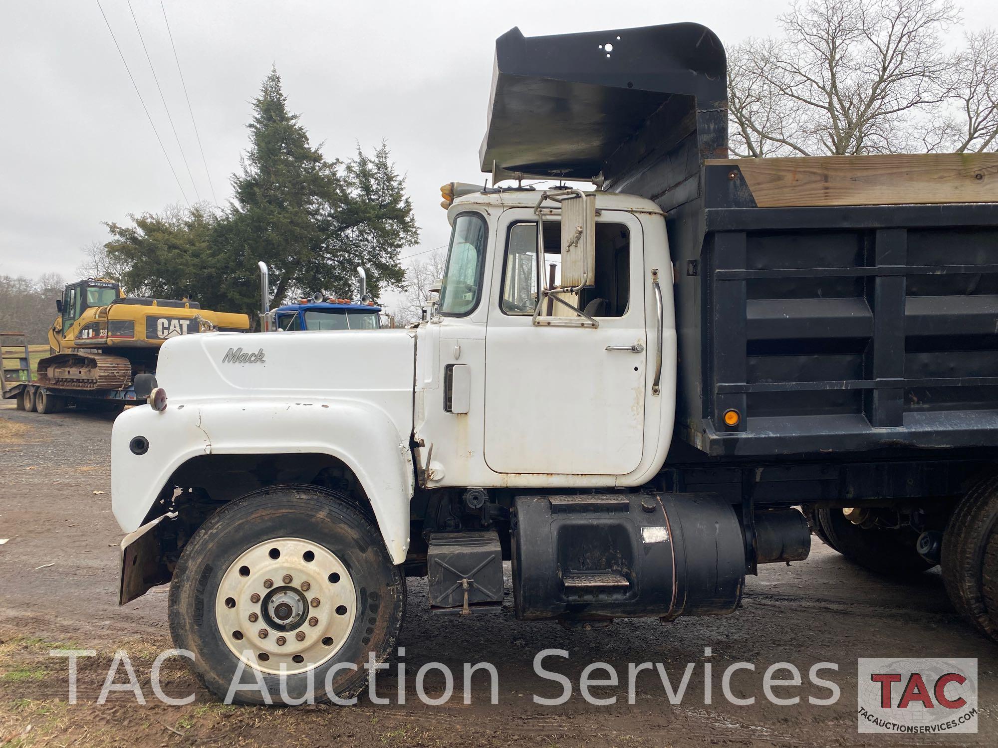 1982 Mack R688ST Dump Truck