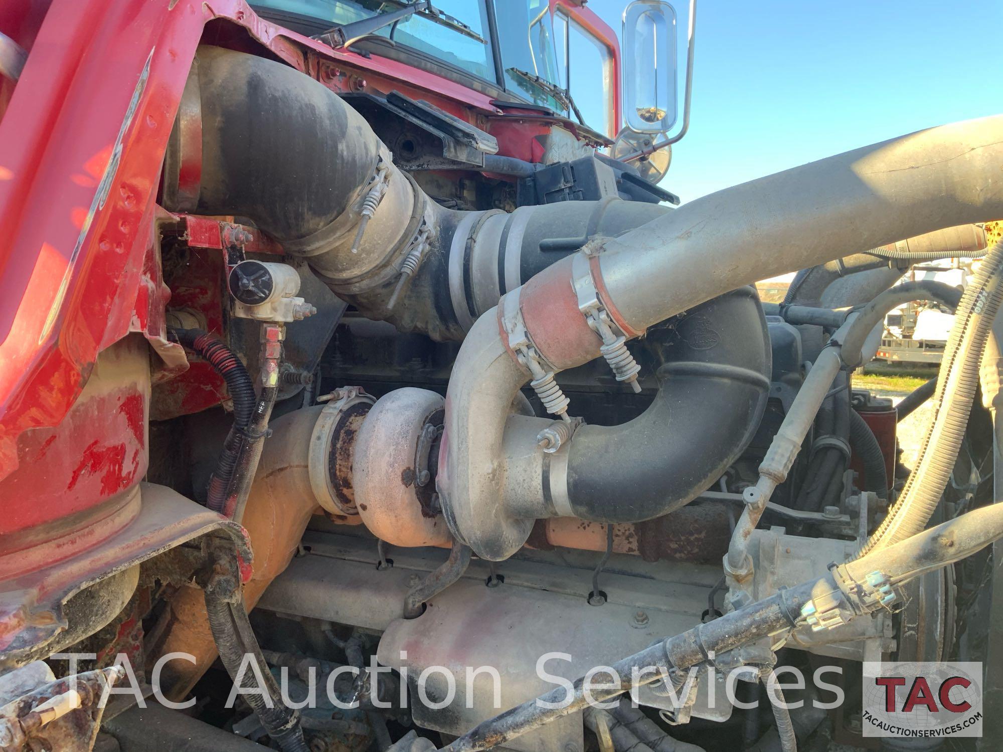 2000 Mack DM690S