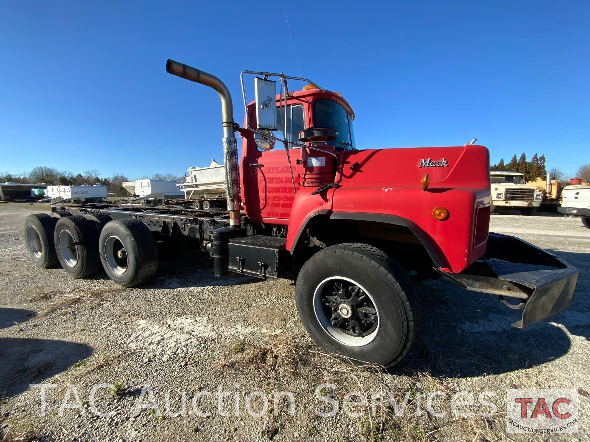 2000 Mack DM690S