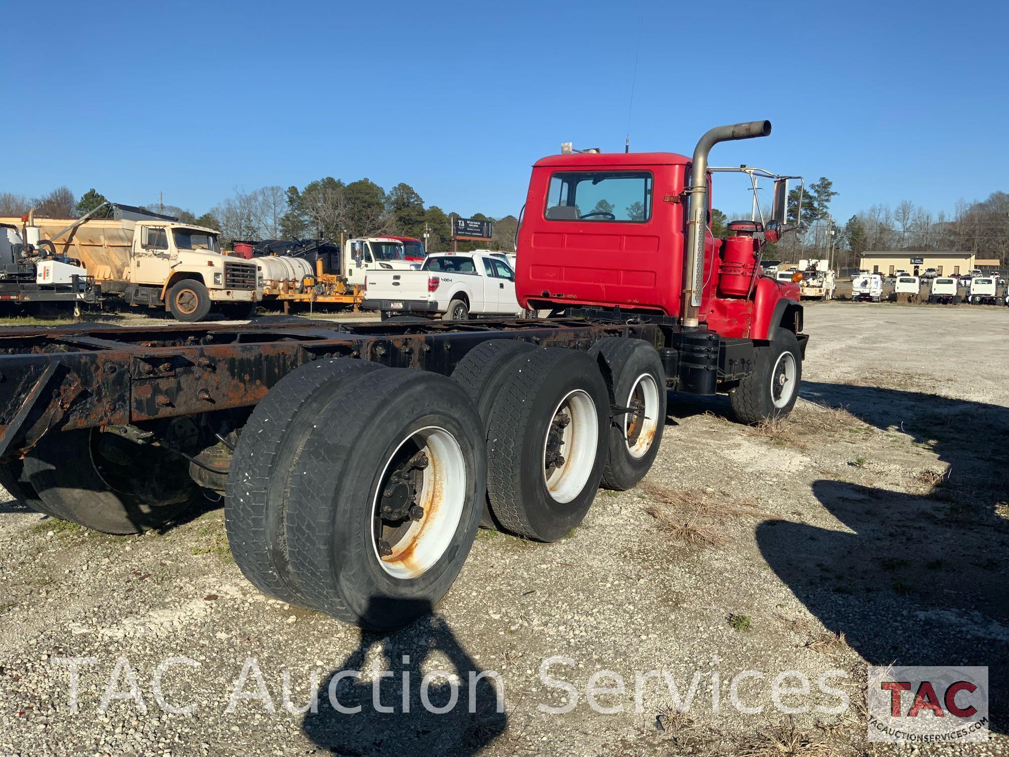 2000 Mack DM690S