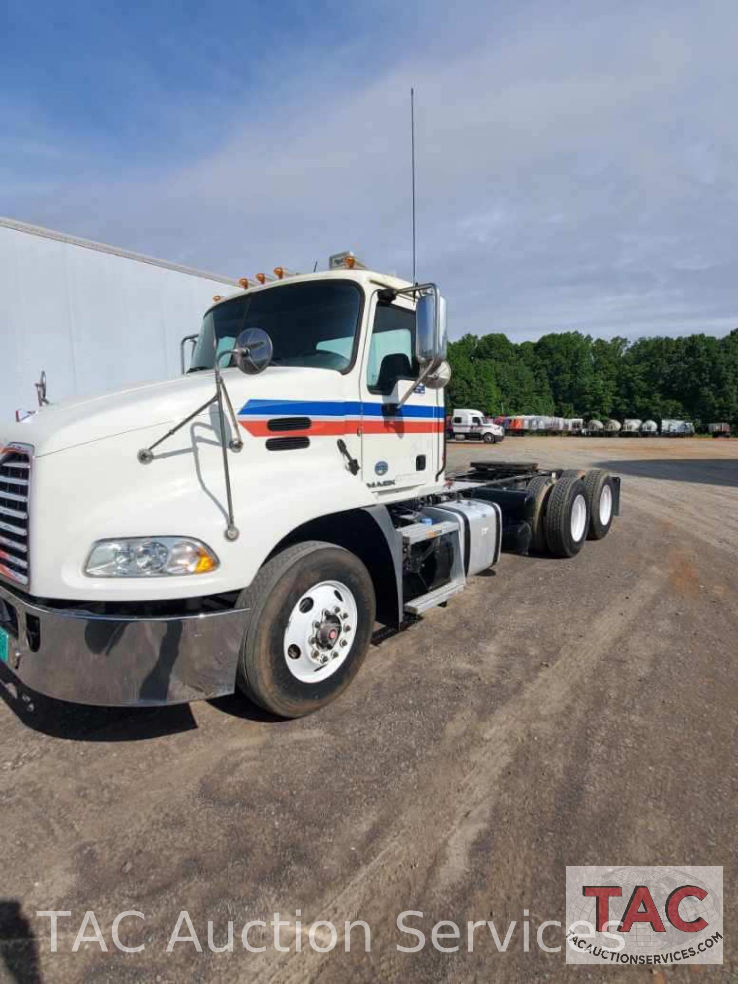 2015 Mack CXU613