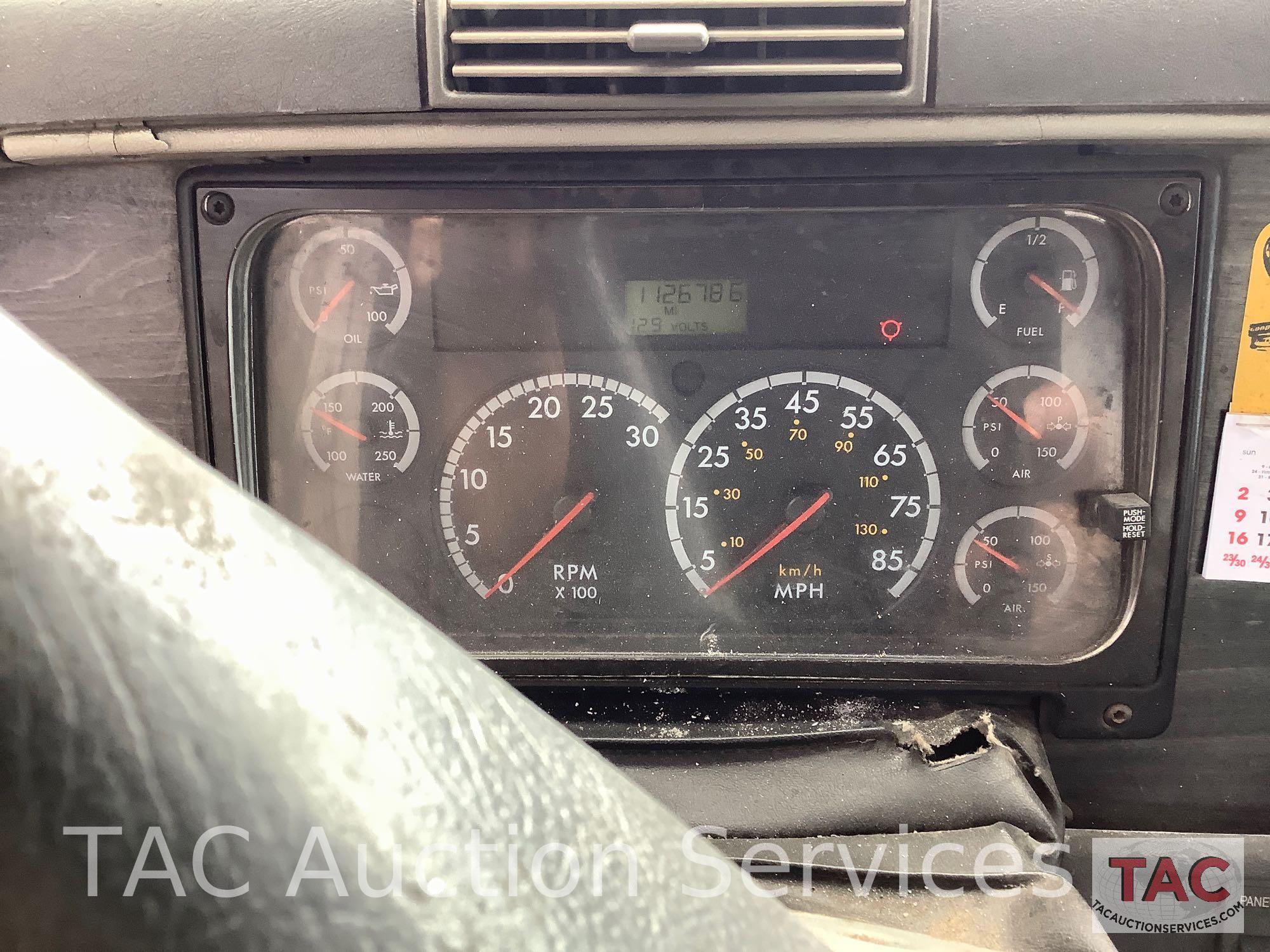 2007 Freightliner Columbia Day Cab