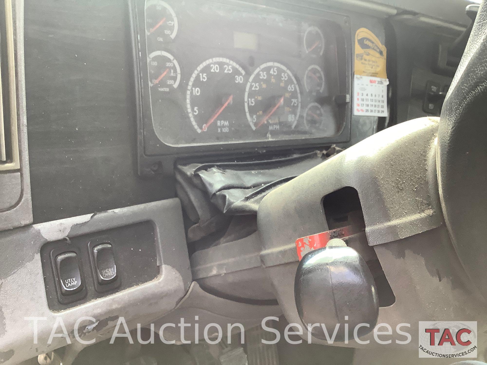 2007 Freightliner Columbia Day Cab