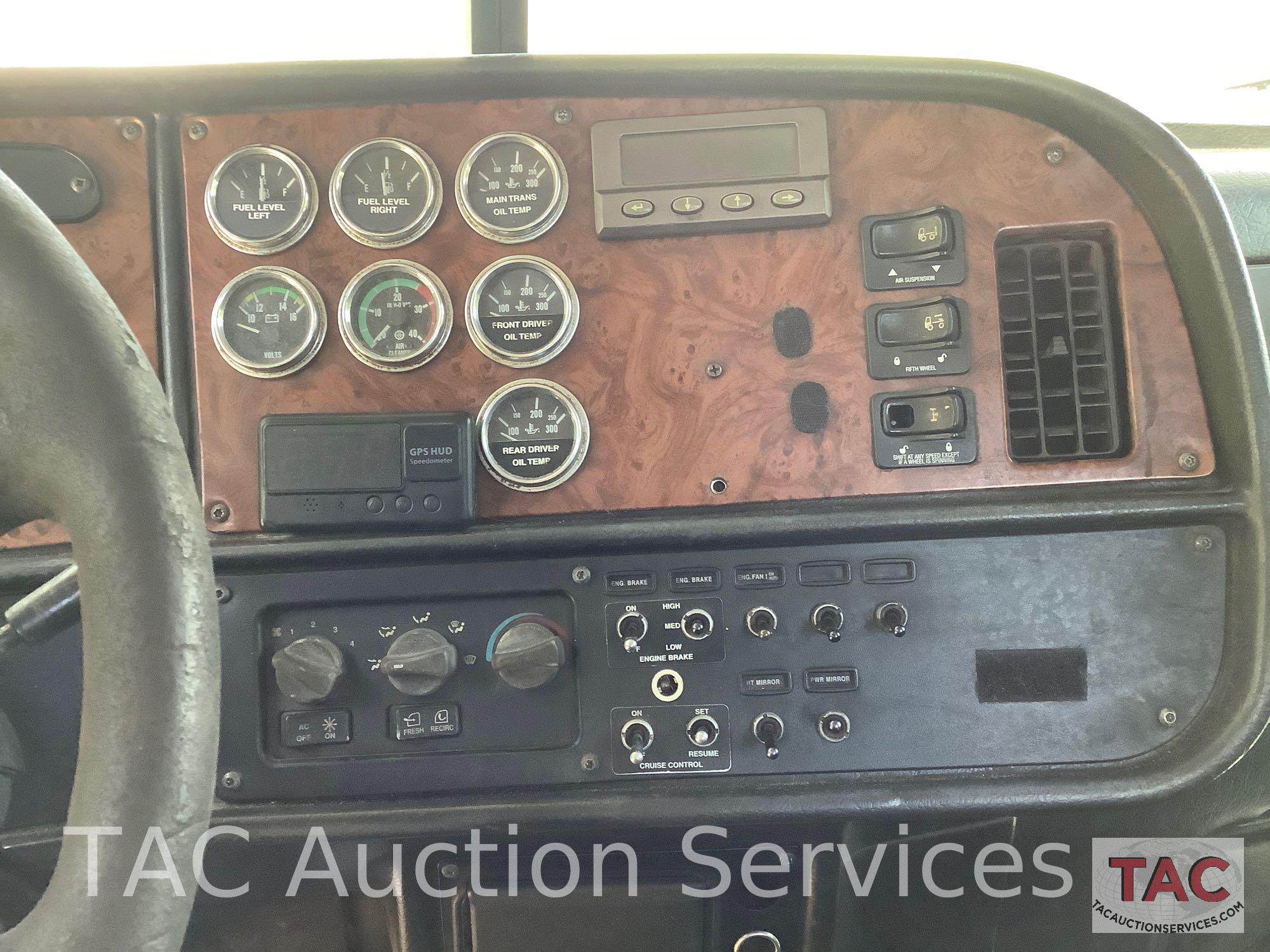 2005 Peterbilt 385 Day Cab