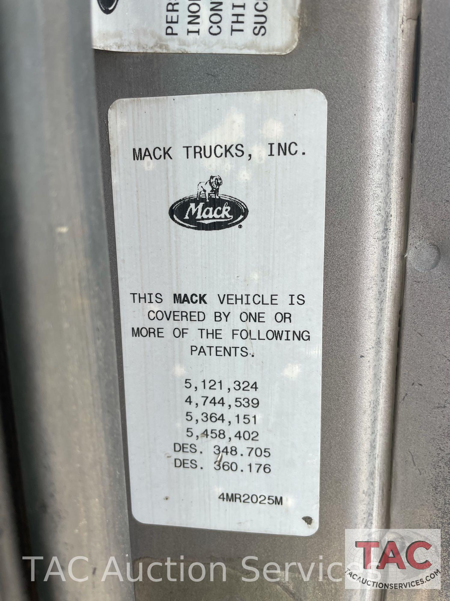 2000 Mack CH613