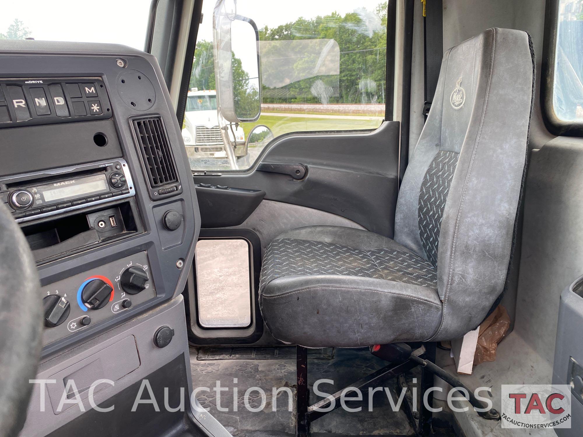 2015 Mack CXU613