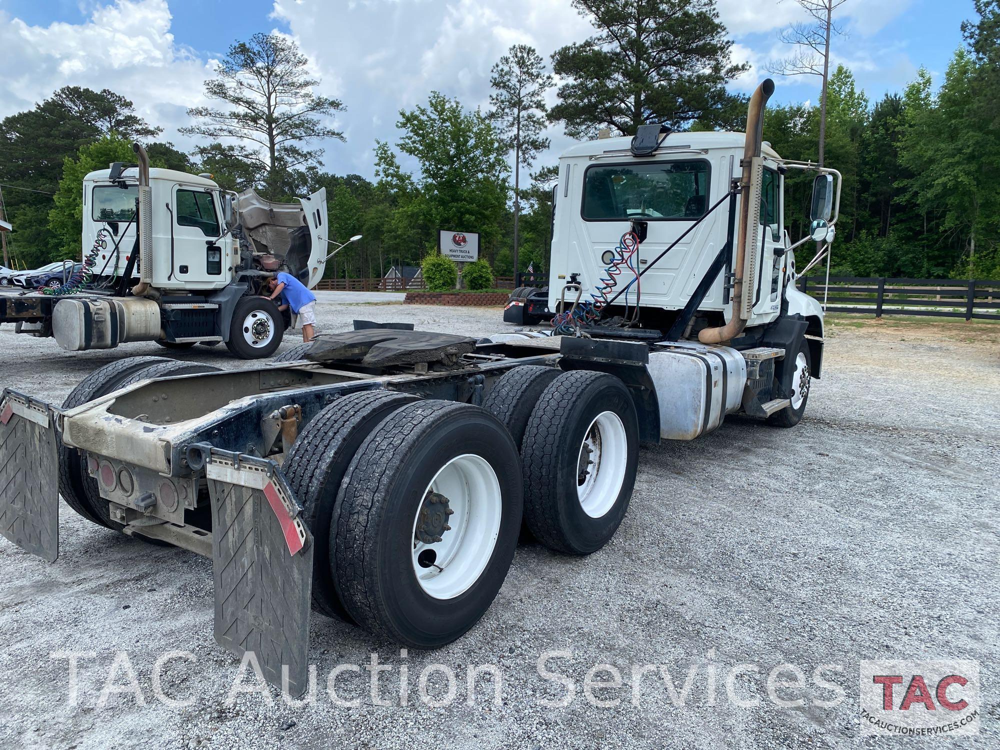 2015 Mack CXU613