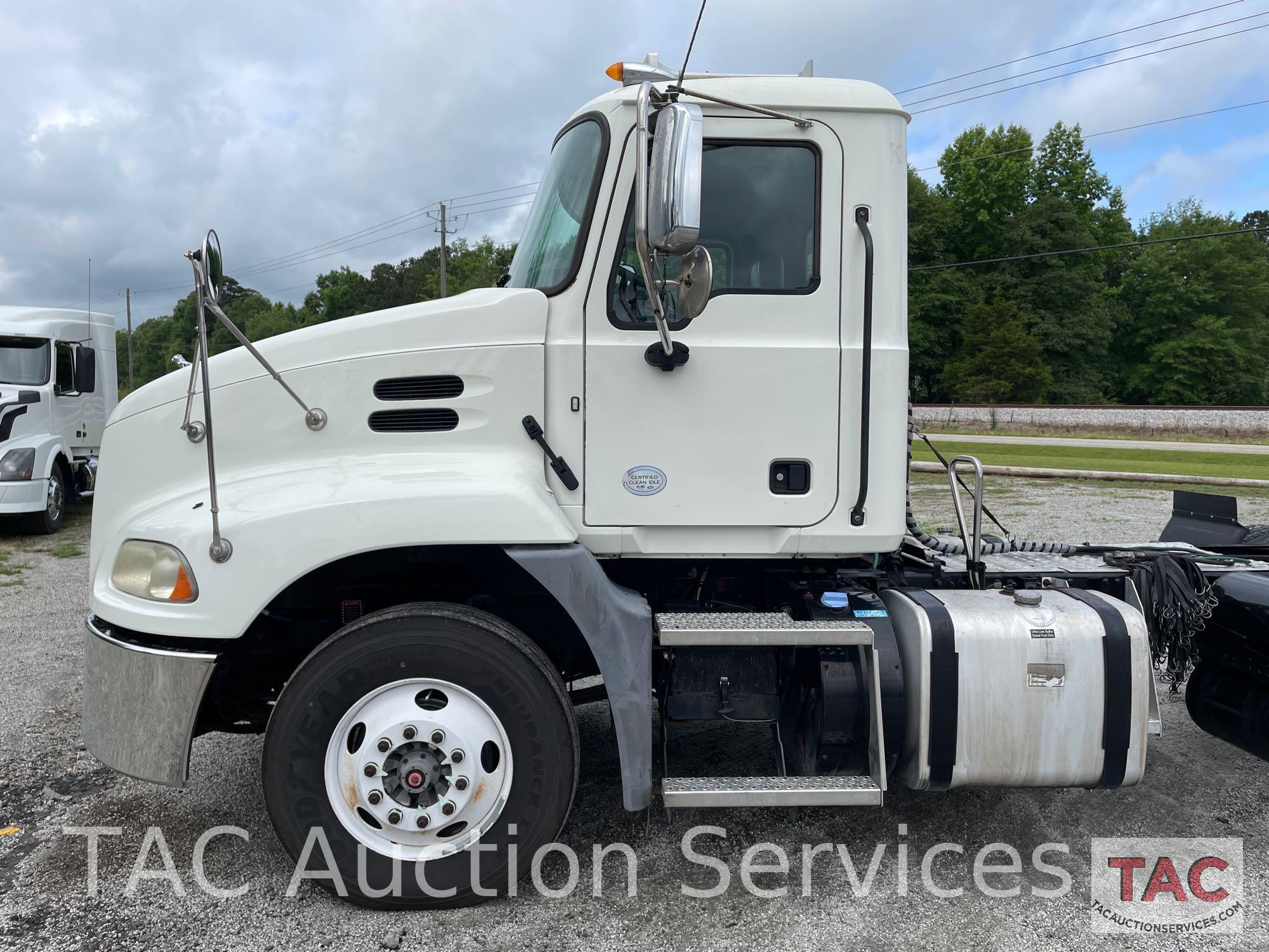 2015 Mack CXU613