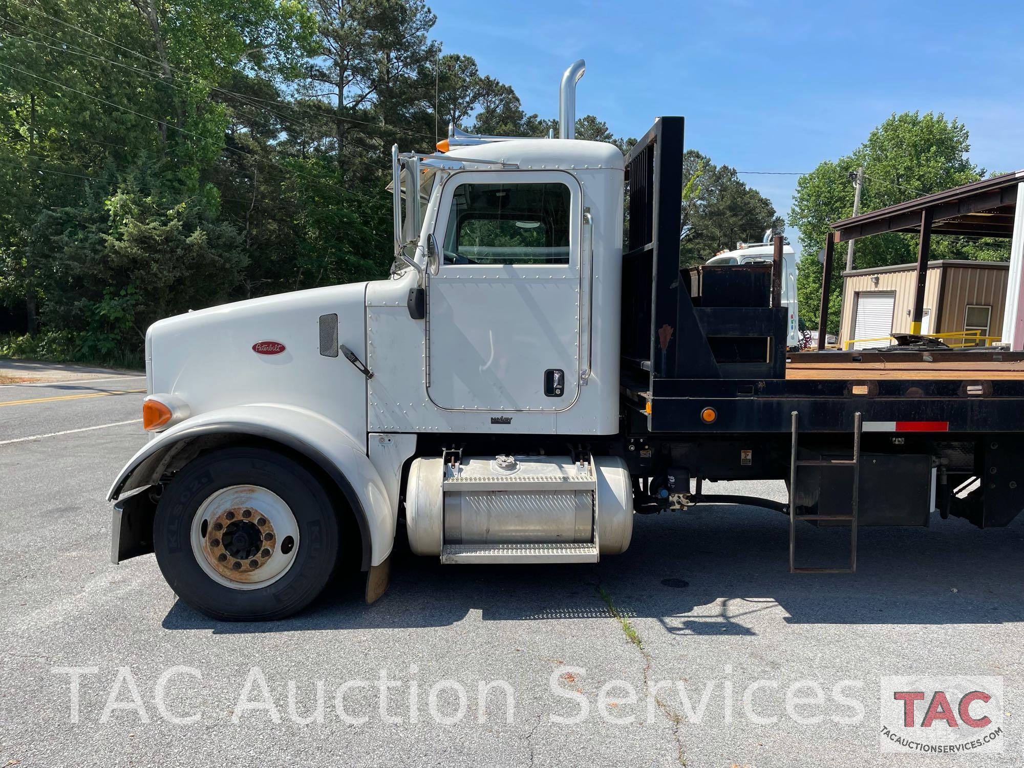 2005 Peterbilt 357 Tandem Axle Rollback Truck