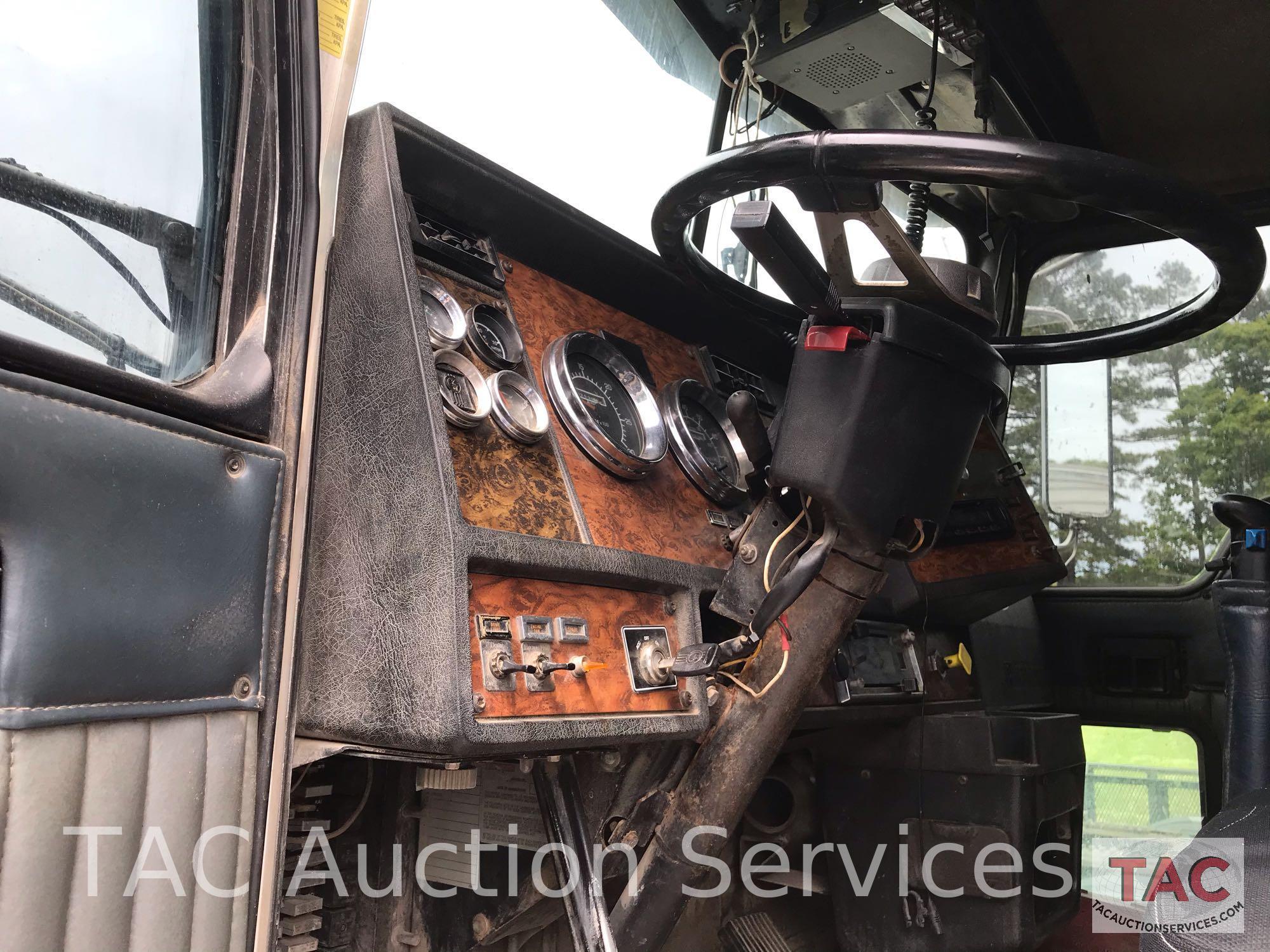 2001 Kenworth T800 Tri Axle Dump Truck