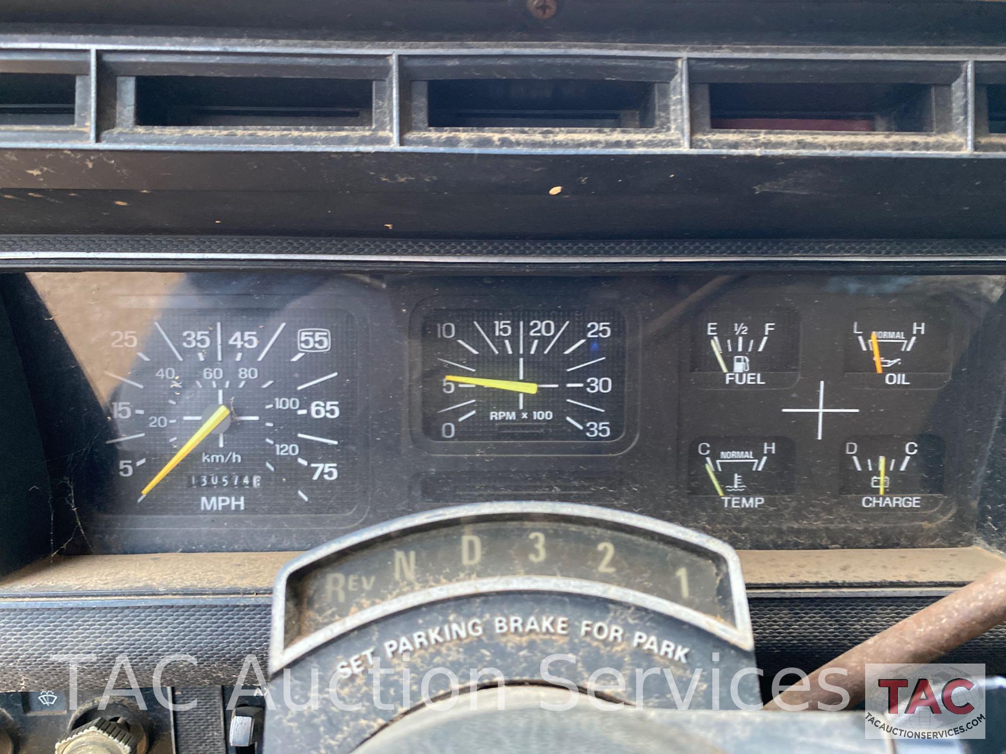 1991 Ford F800 Service Truck