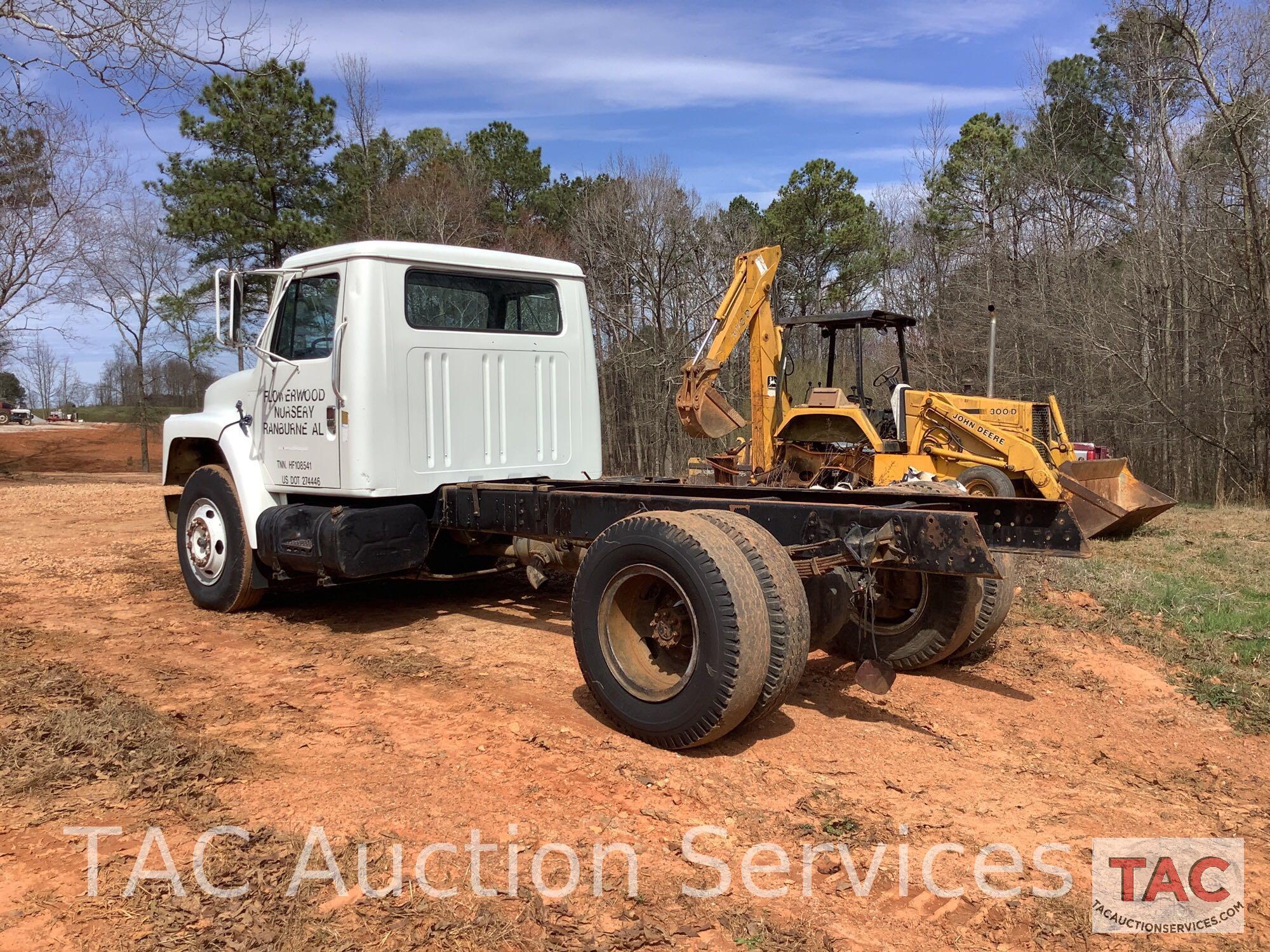 1987 International S1700 Cab & Chassis