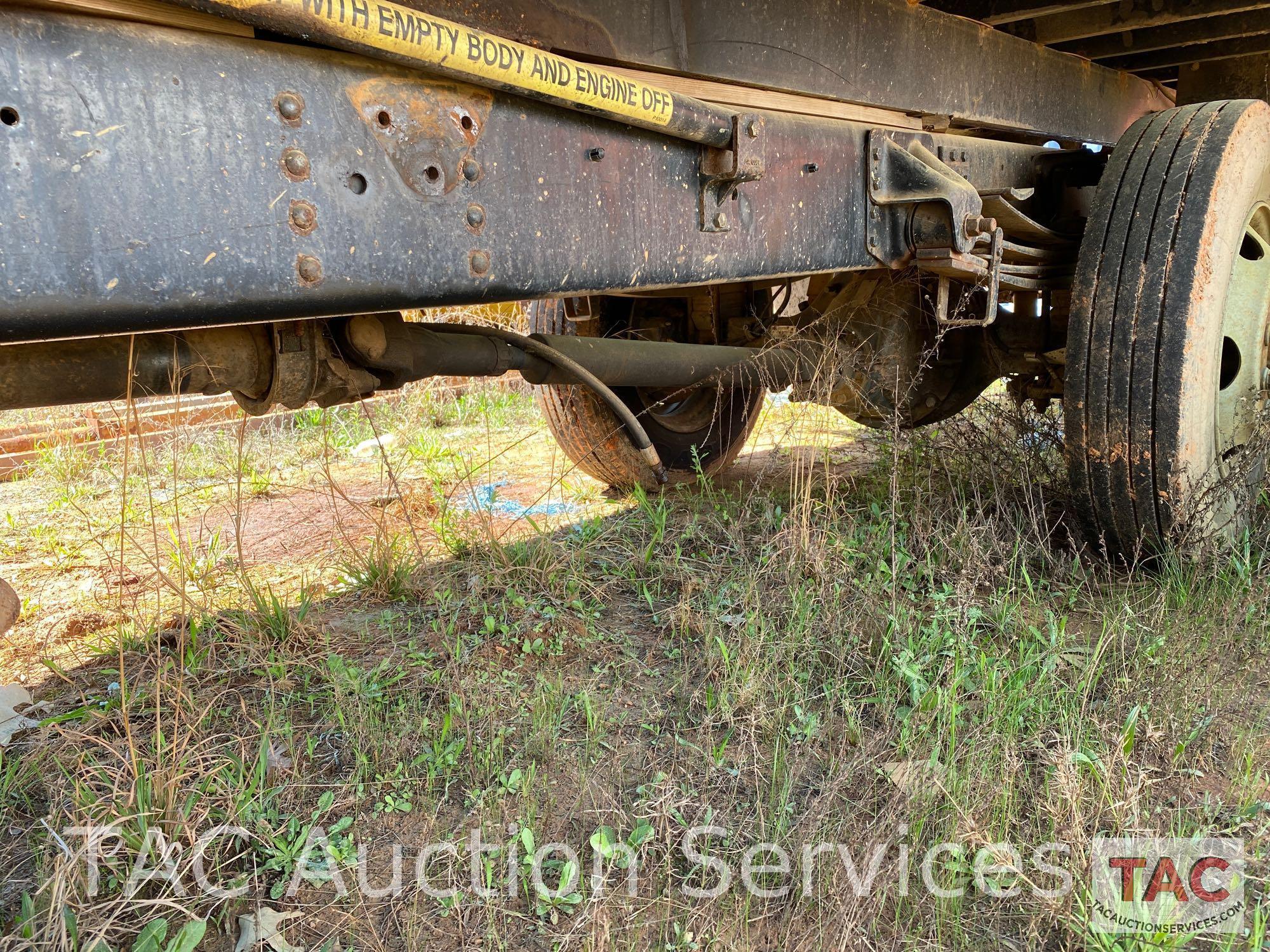 2001 Chevrolet C6500 Flat Bed