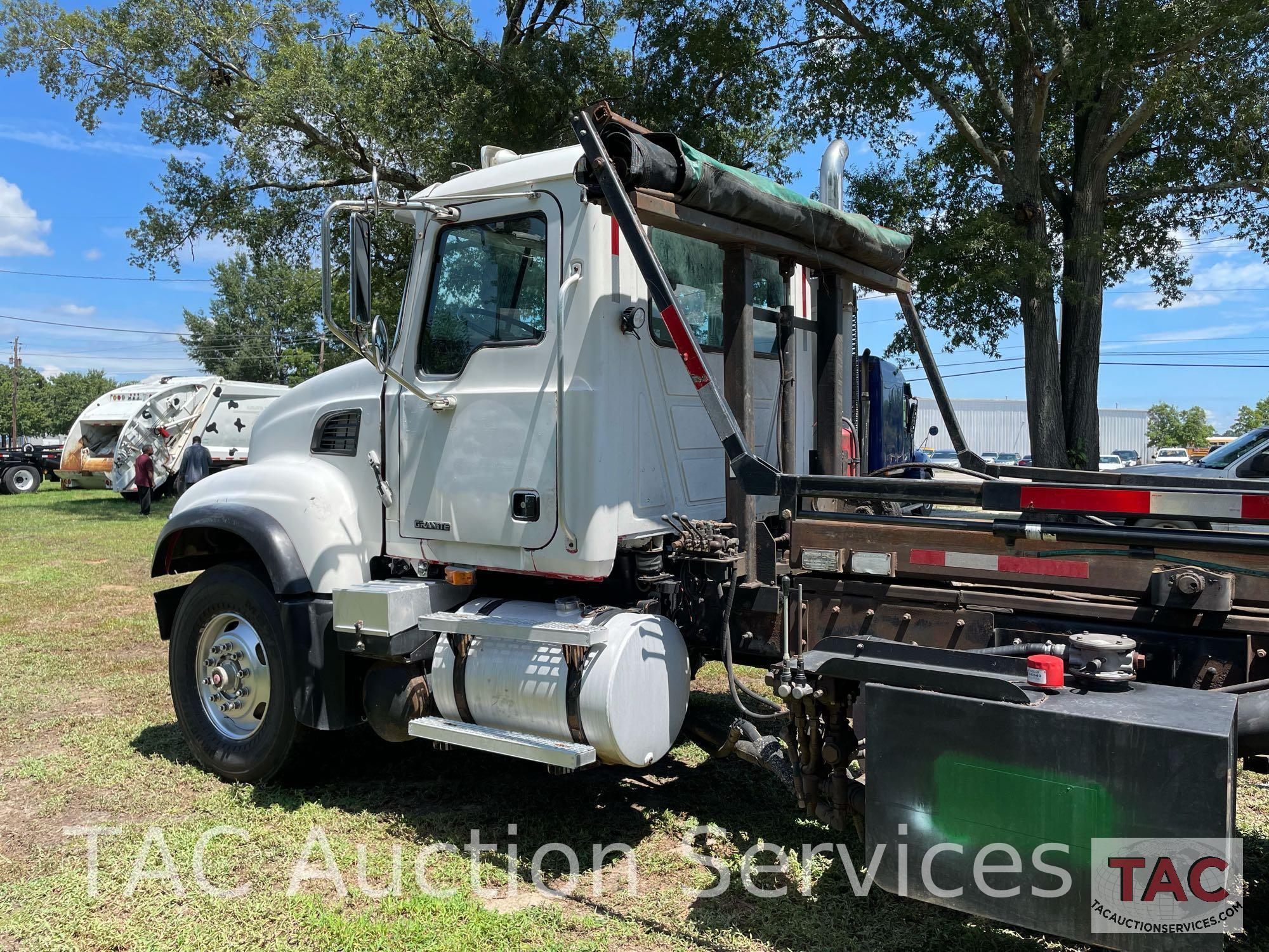 2003 Mack CV713 Roll Off Truck