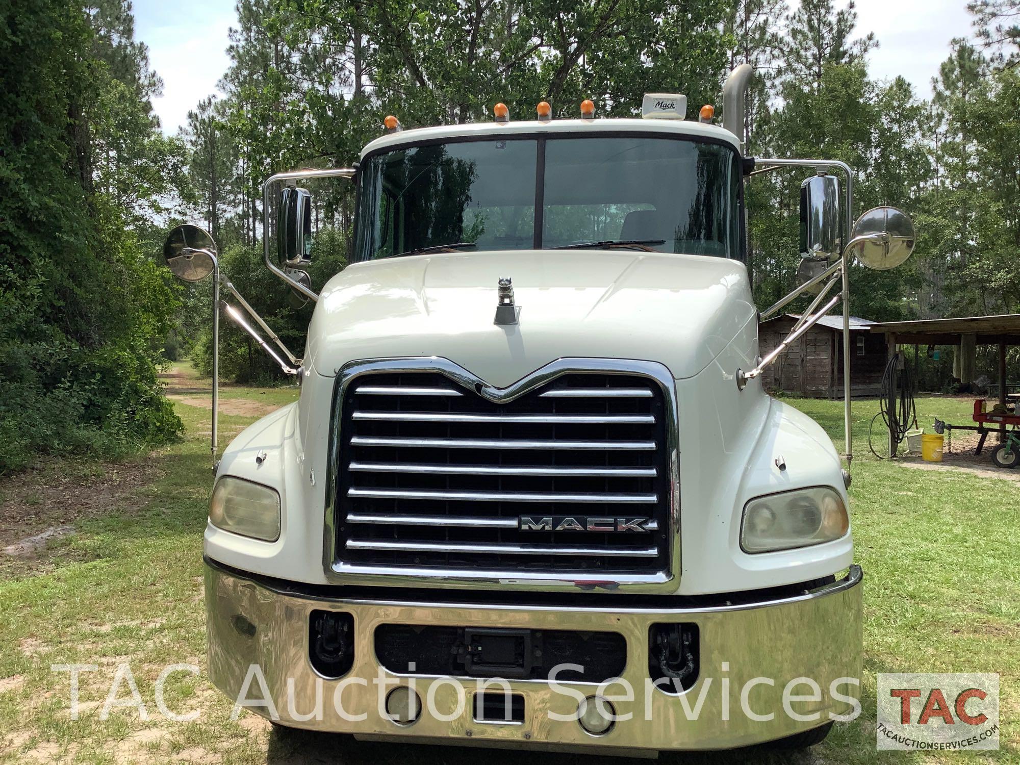 2015 Mack CXU613