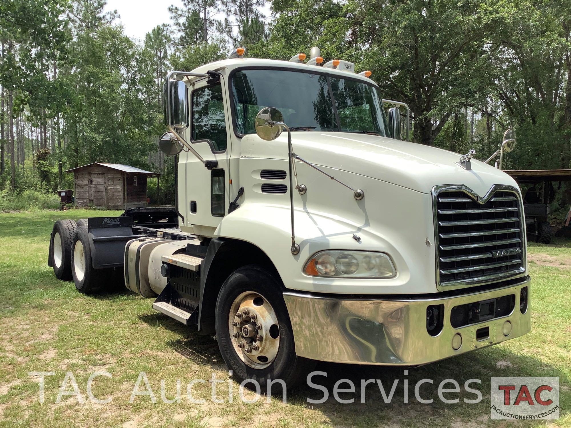 2015 Mack CXU613