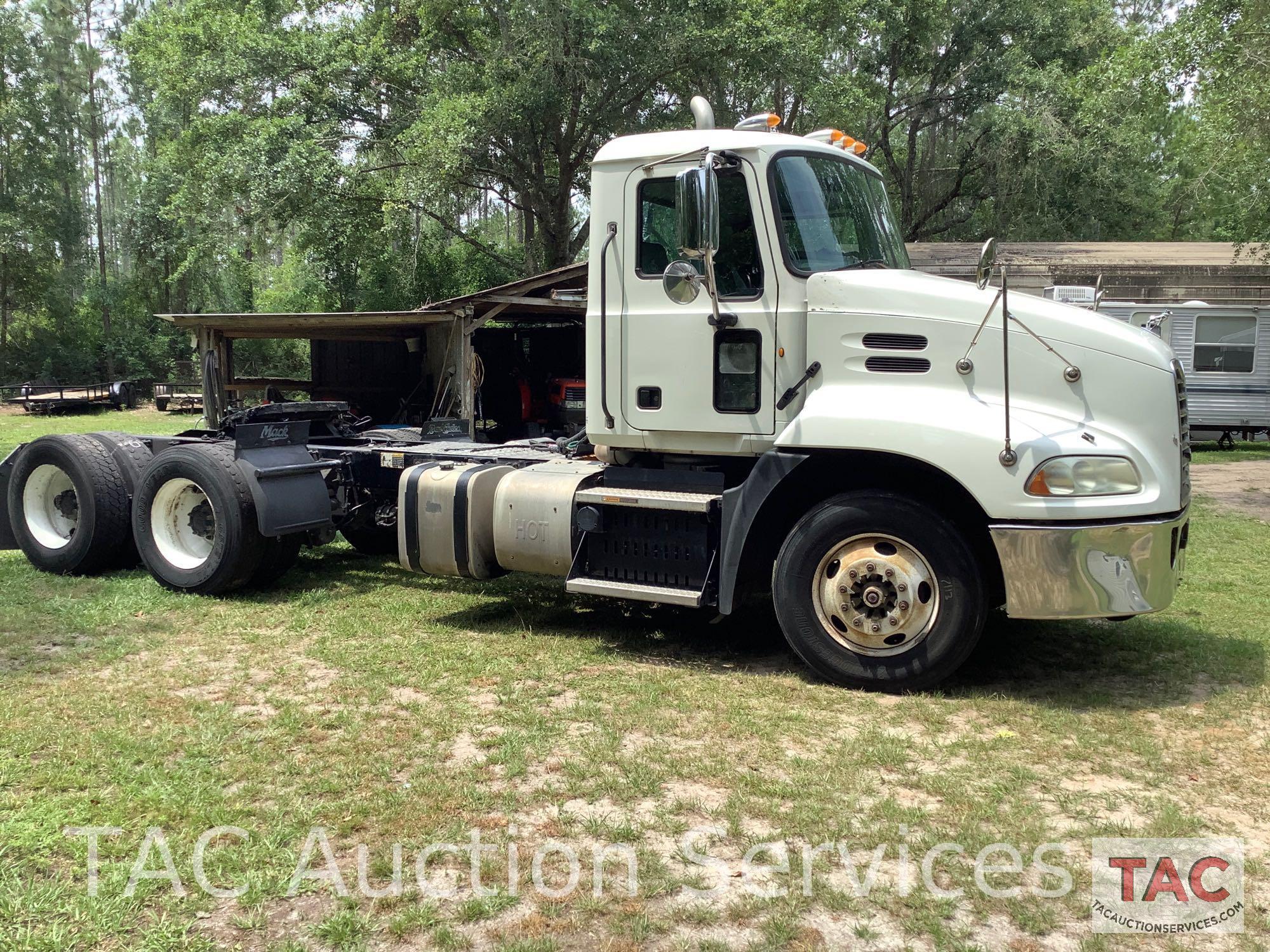 2015 Mack CXU613