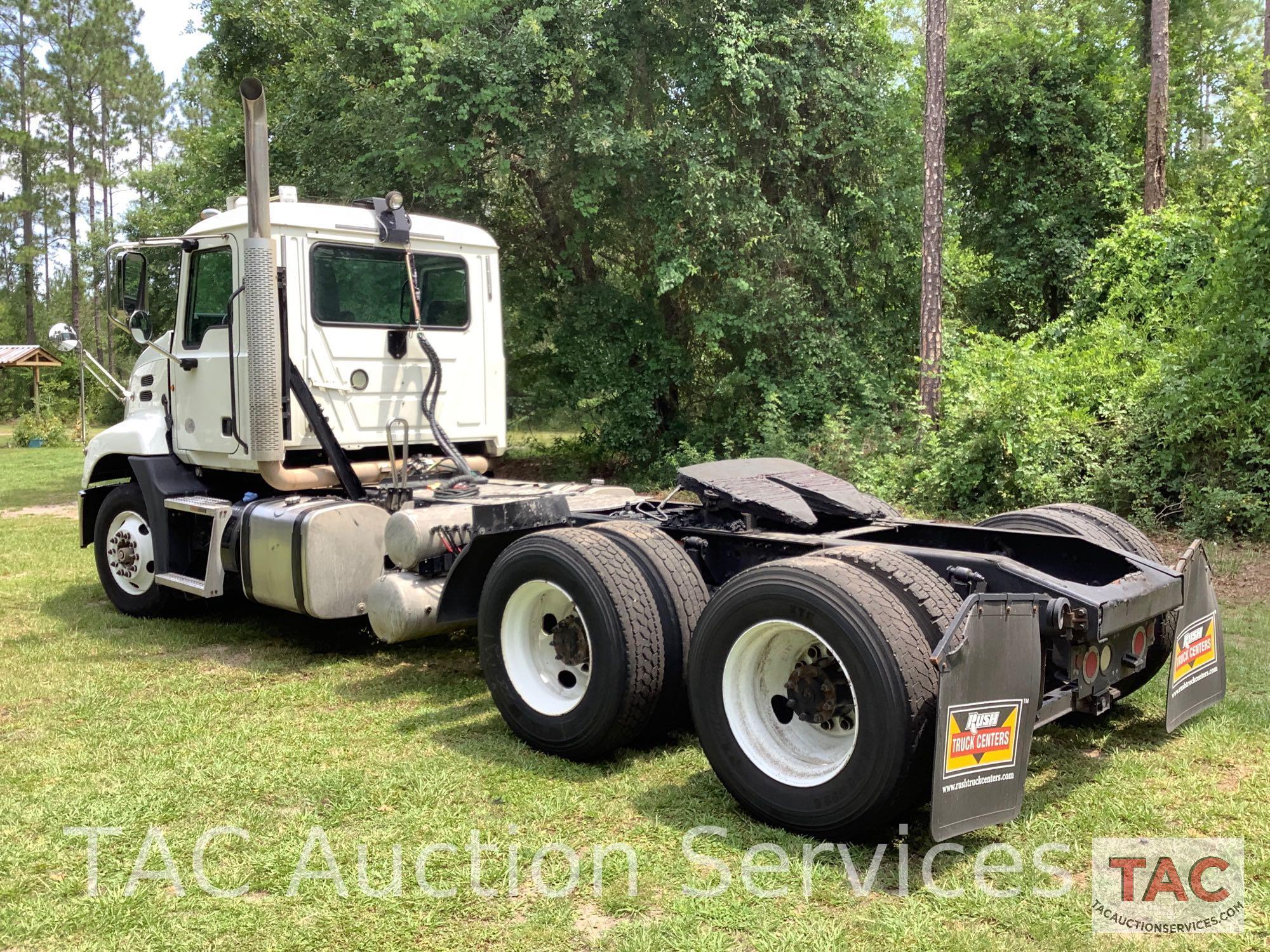 2015 Mack CXU613