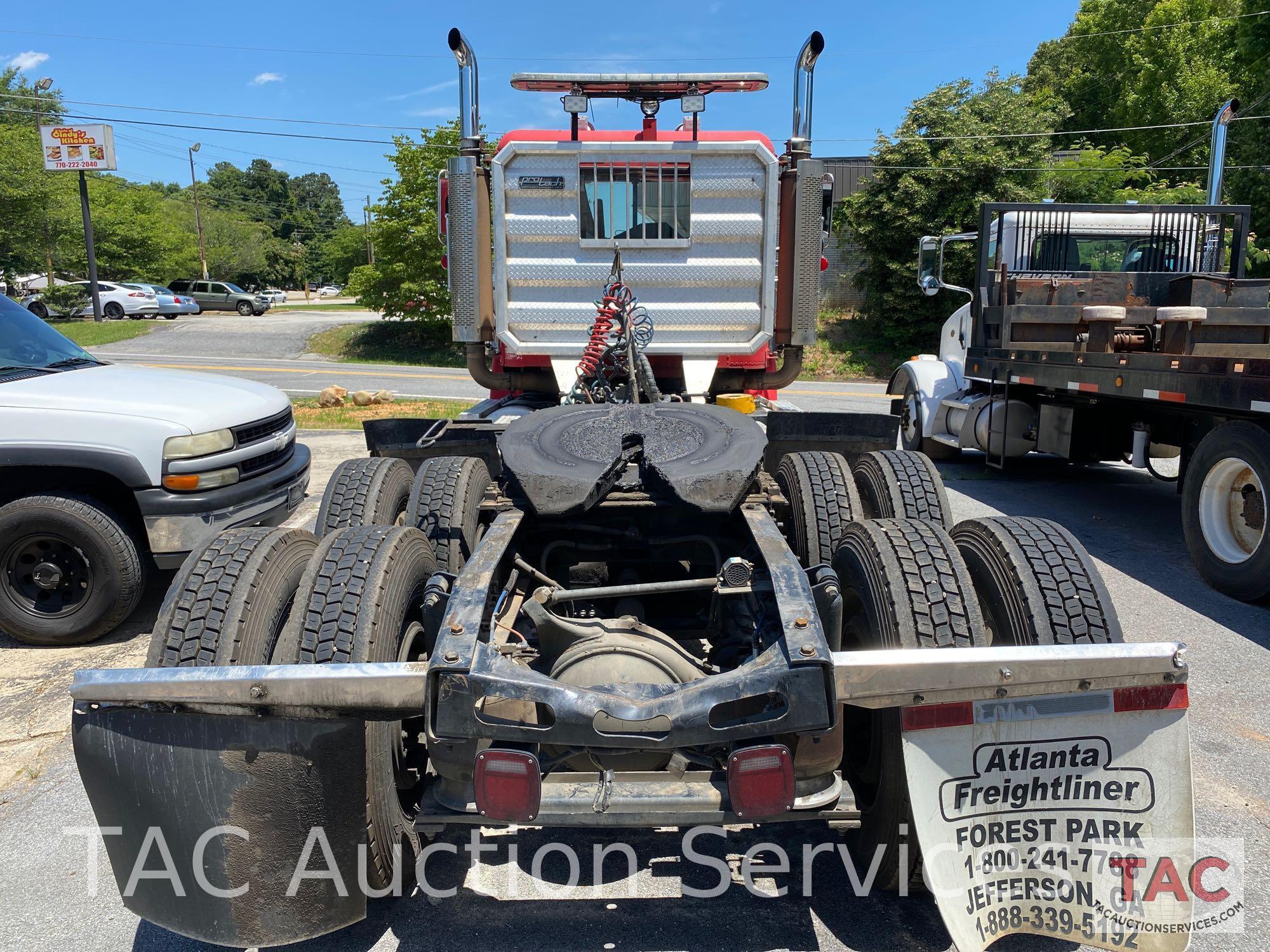 2007 Freightliner FLD120