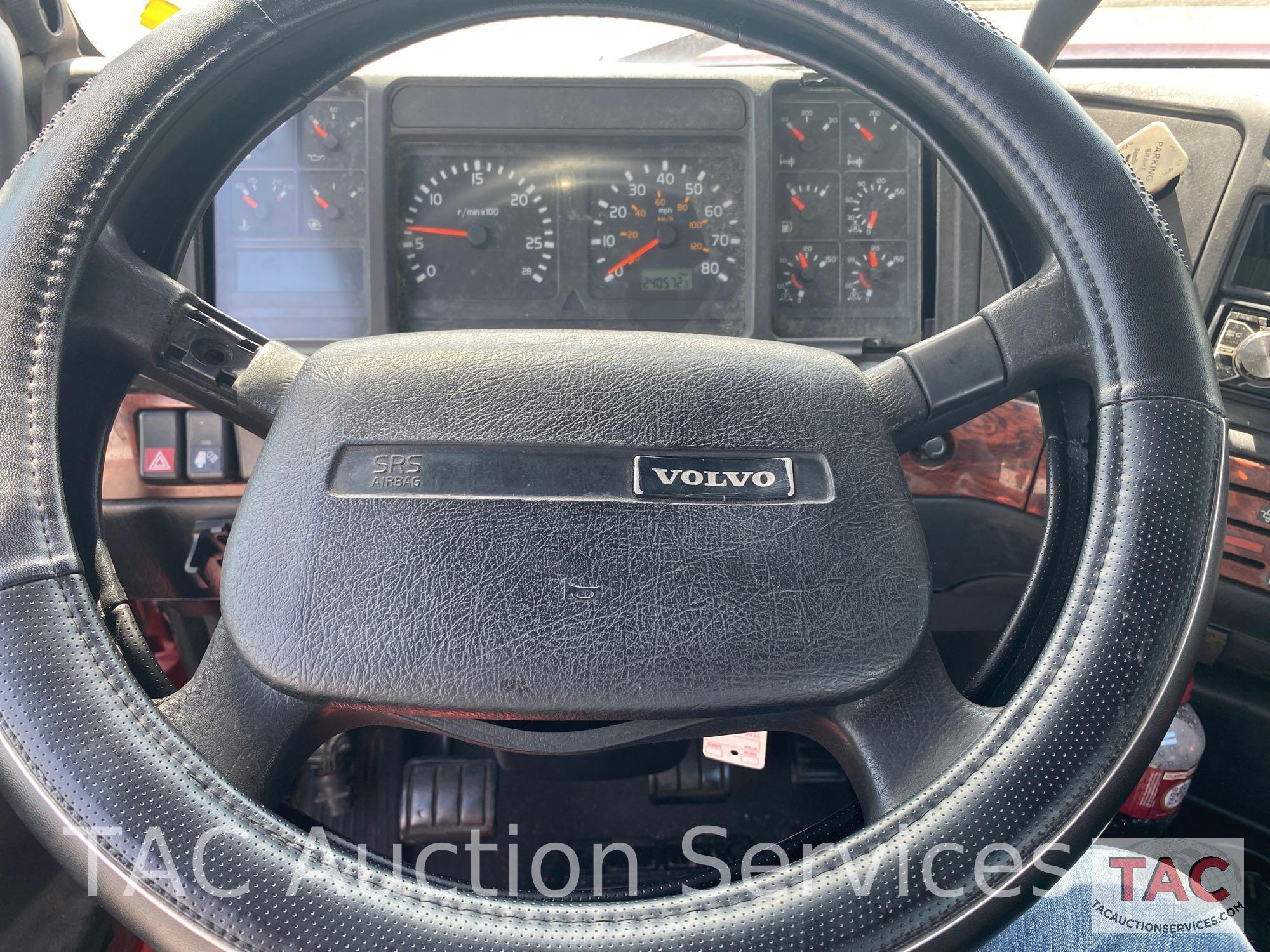 2001 Volvo VNL Day Cab