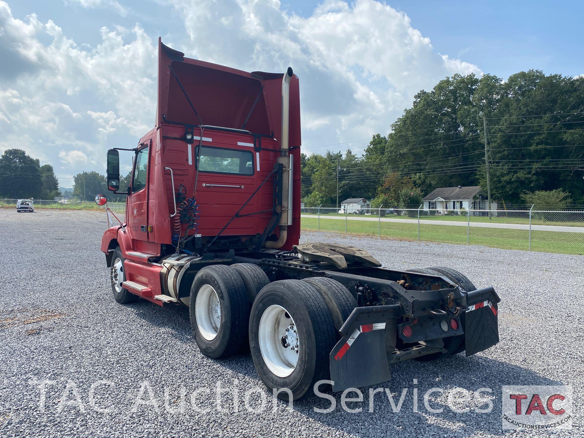 2001 Volvo VNL Day Cab