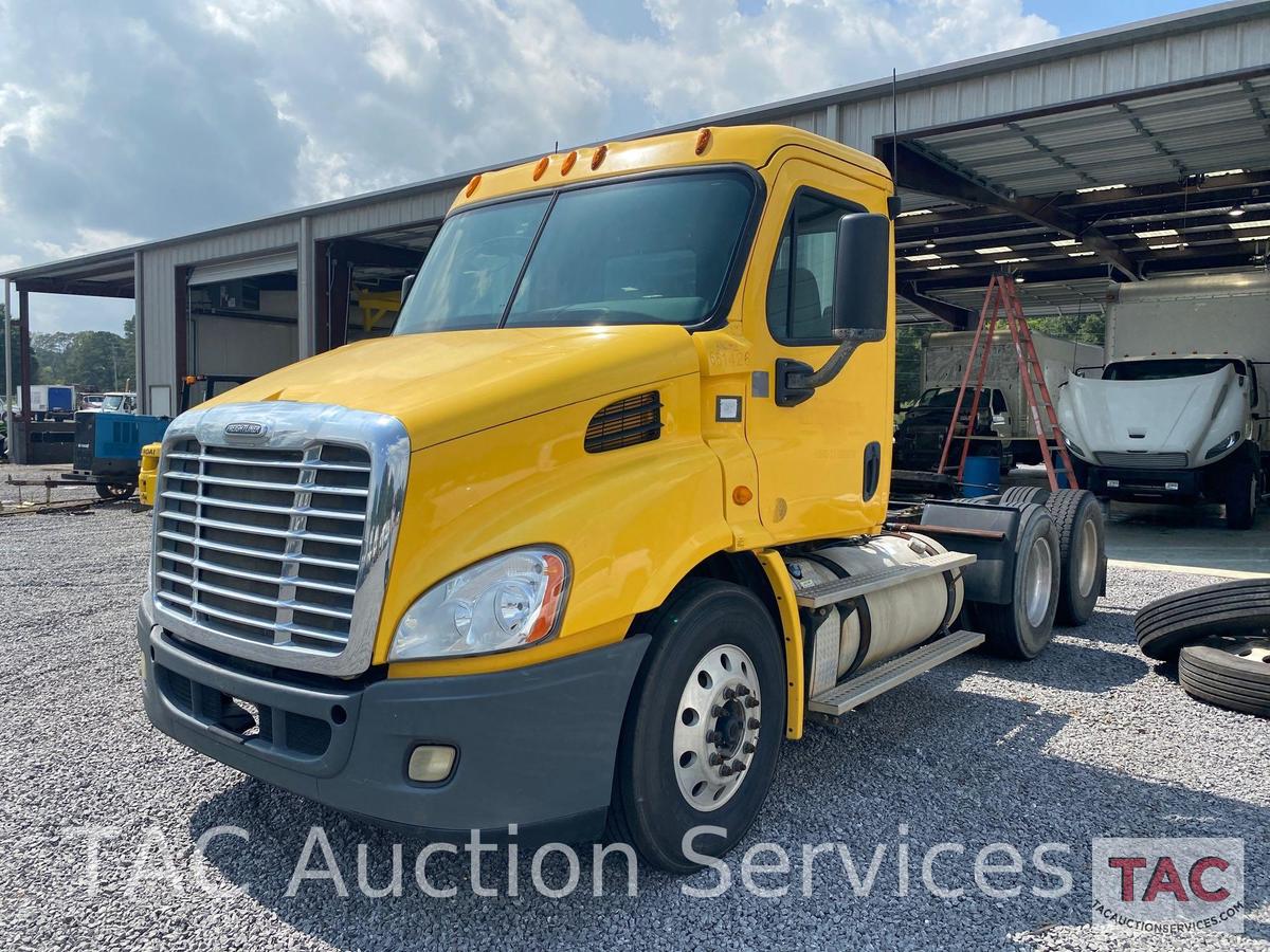 2013 Freightliner Cascadia Day Cab