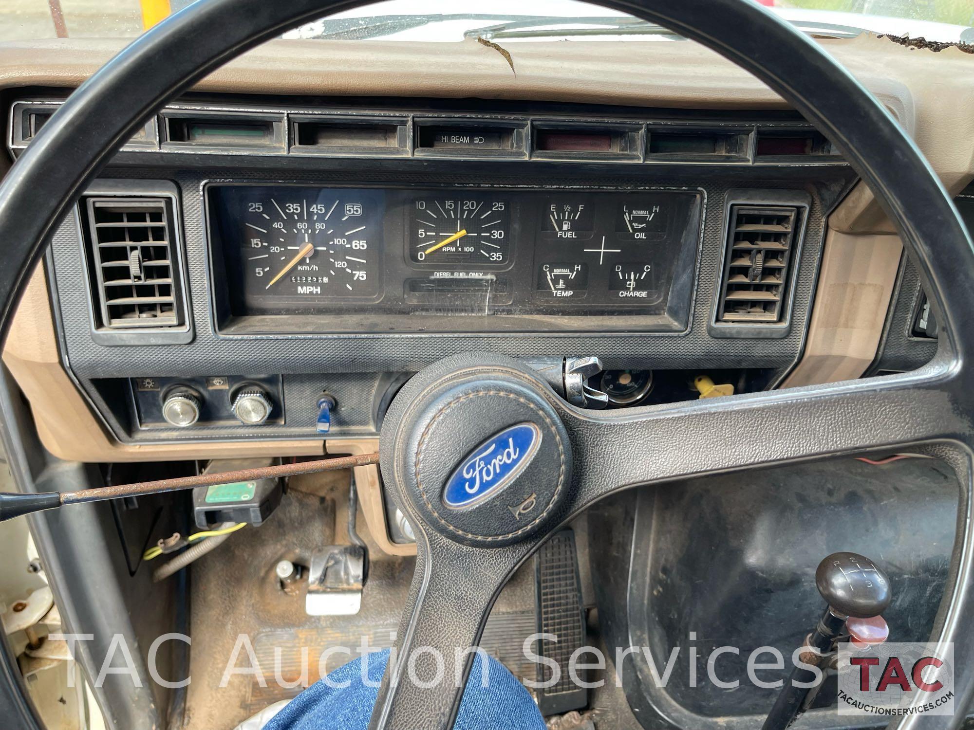 1988 Ford F800 Rollback Truck