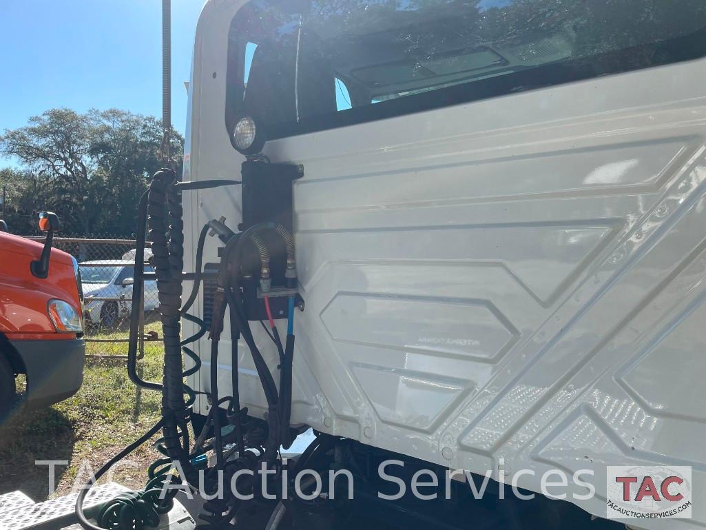 2019 International LT625 4x2 Daycab