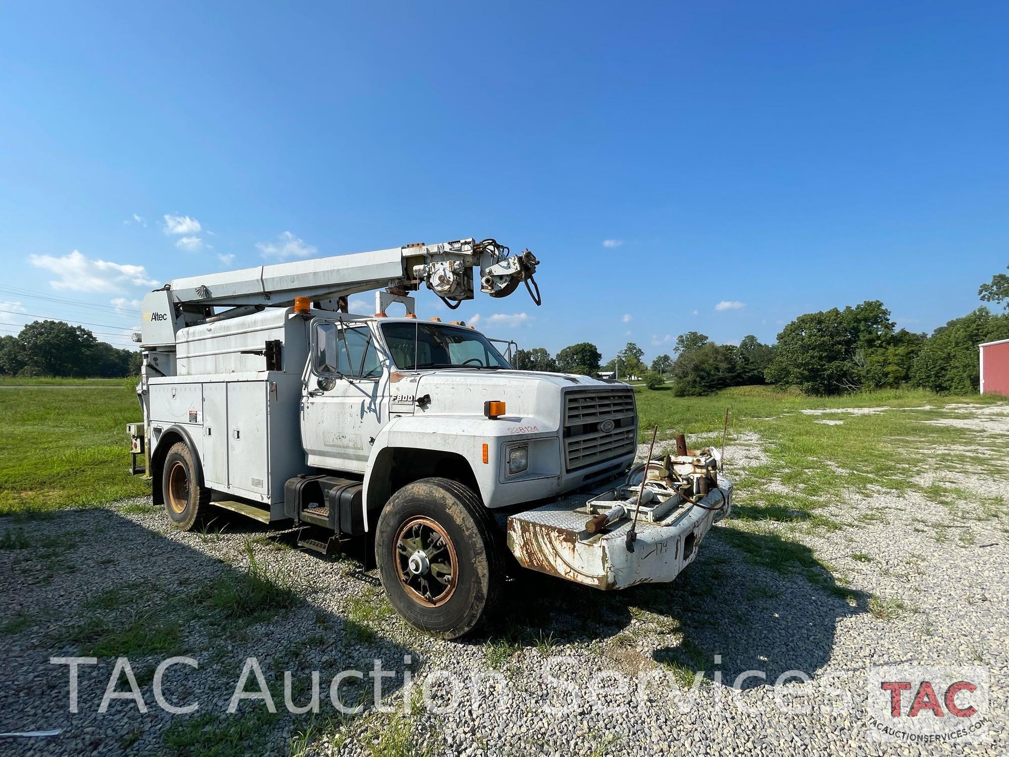 1988 Ford F800 Utility Truck