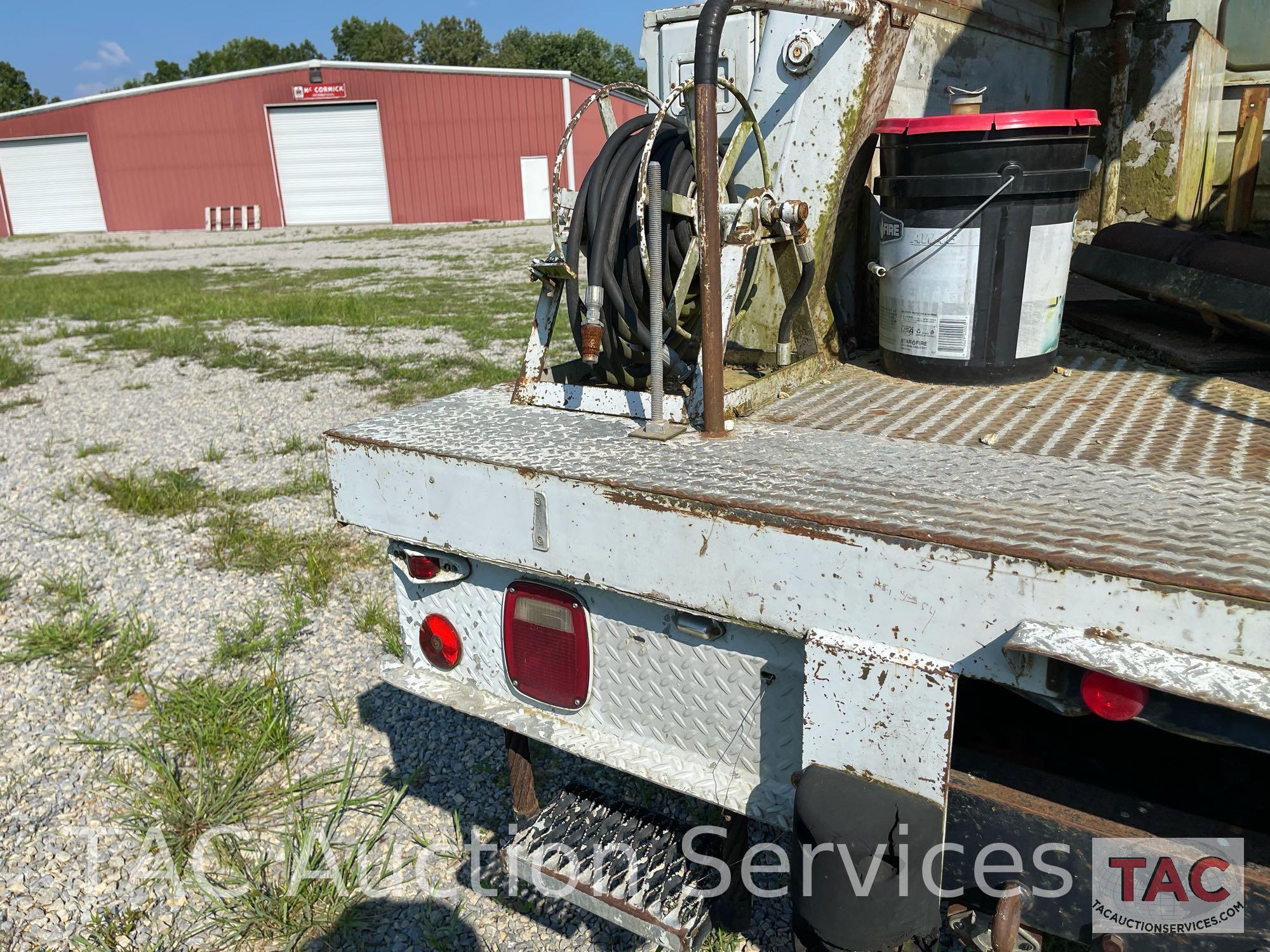 1988 Ford F800 Utility Truck