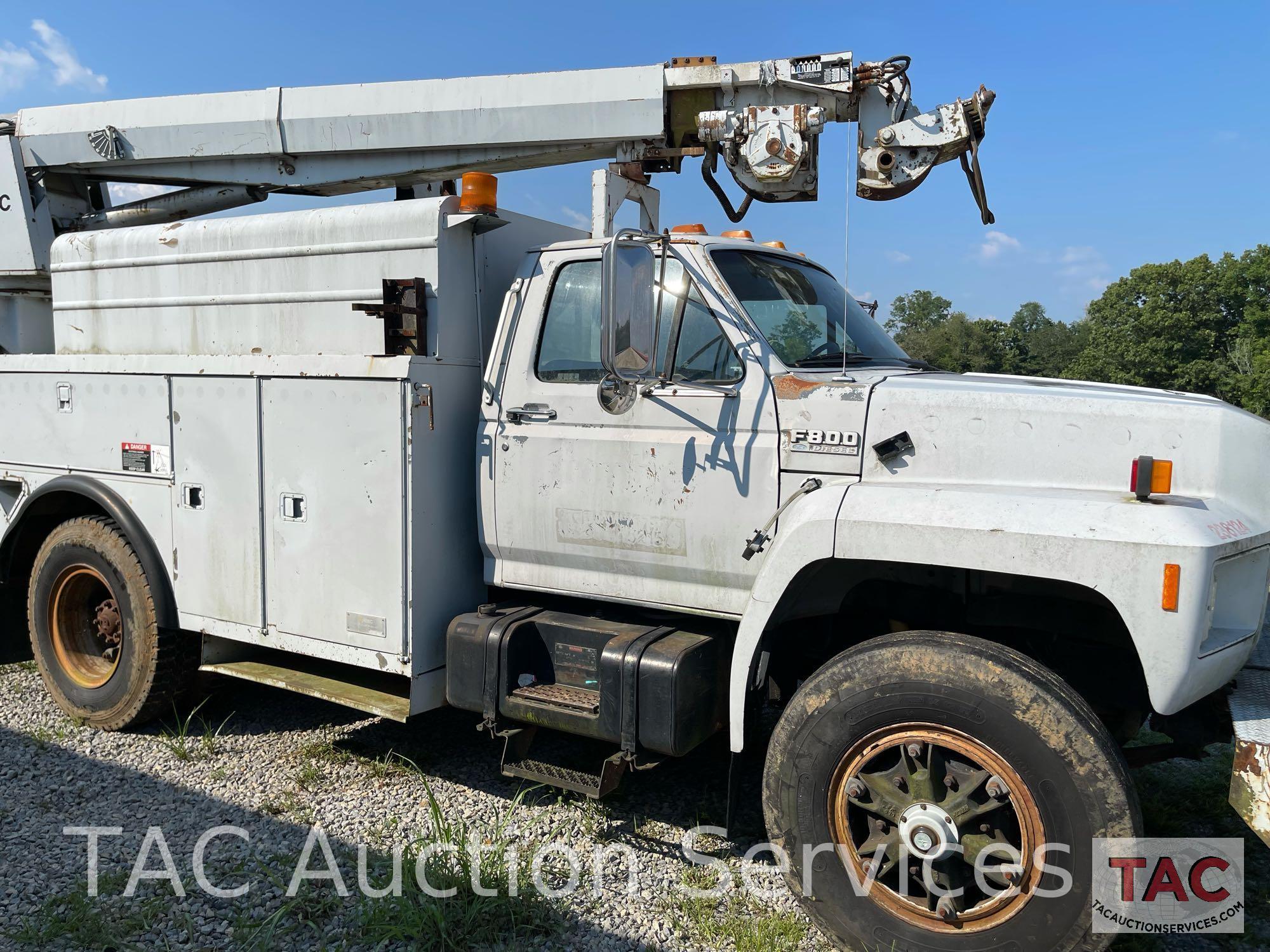 1988 Ford F800 Utility Truck