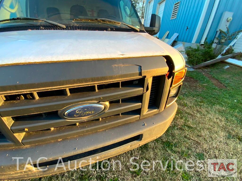 2013 Ford E-350 Cutaway Van