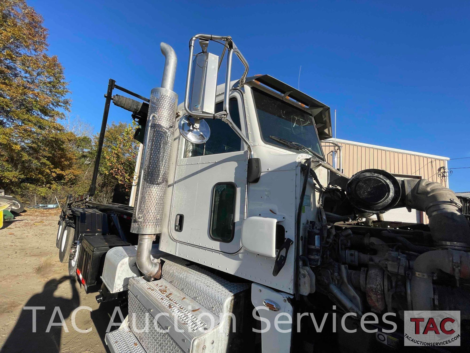 2012 Peterbilt 365 Roll Off Truck