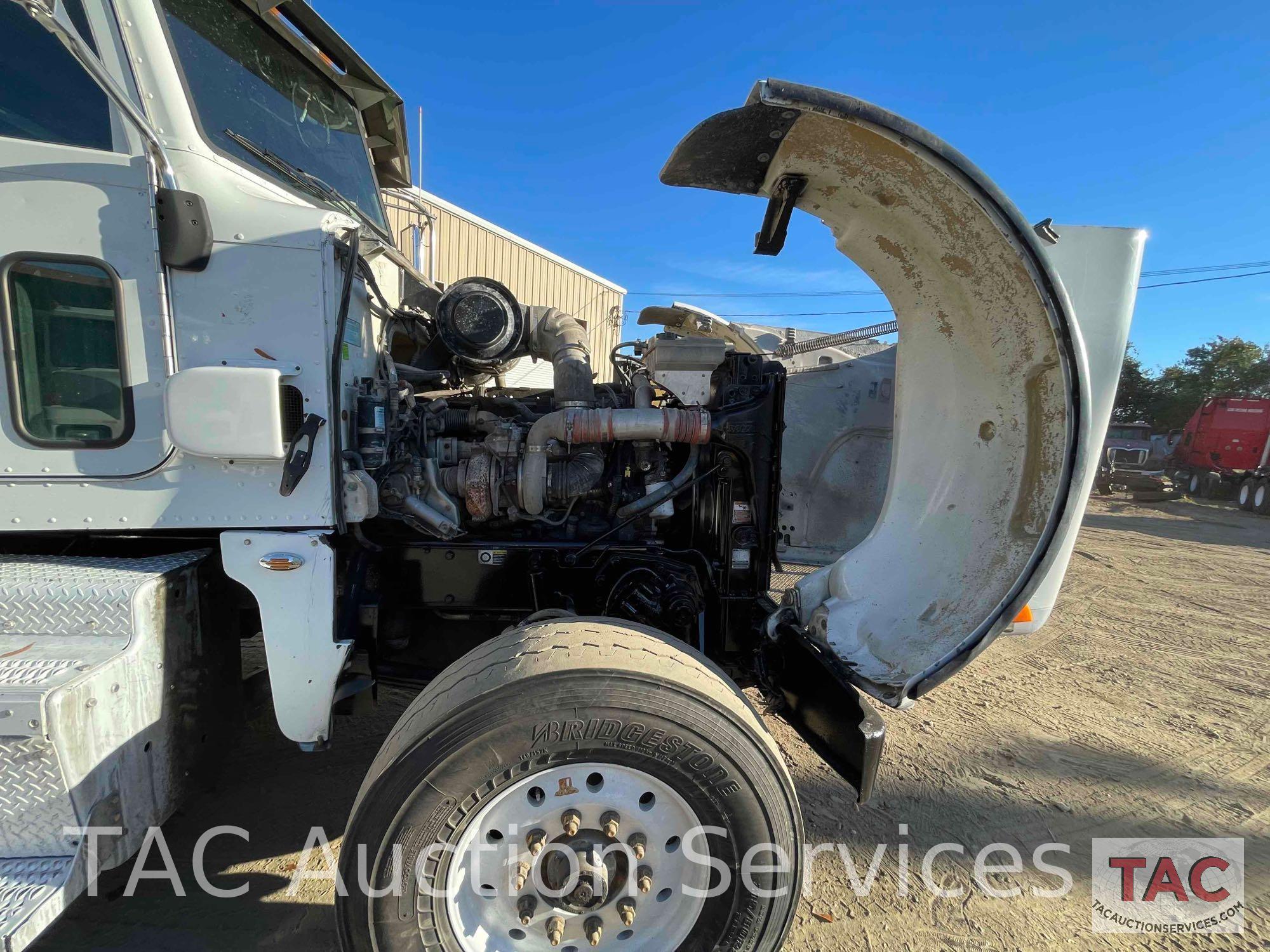 2012 Peterbilt 365 Roll Off Truck