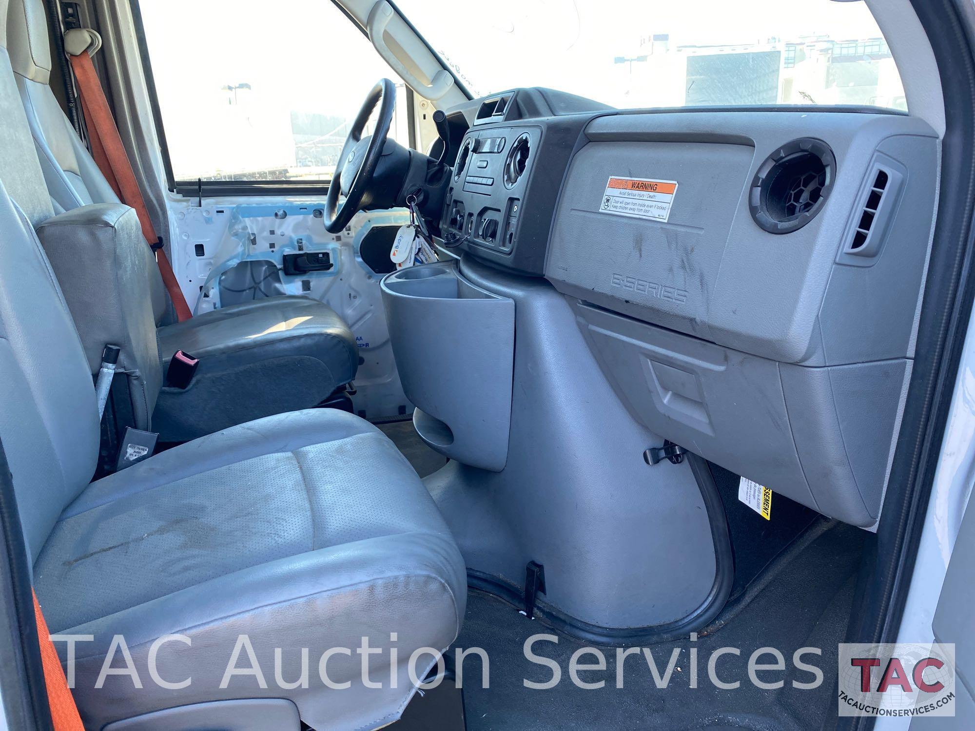 2015 Ford Econoline E-350 Box Truck