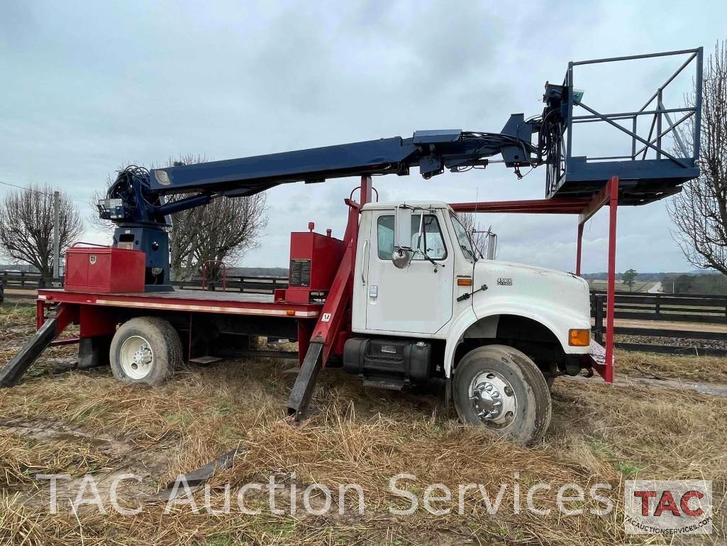 2000 International 4800 4x4 Boom Truck