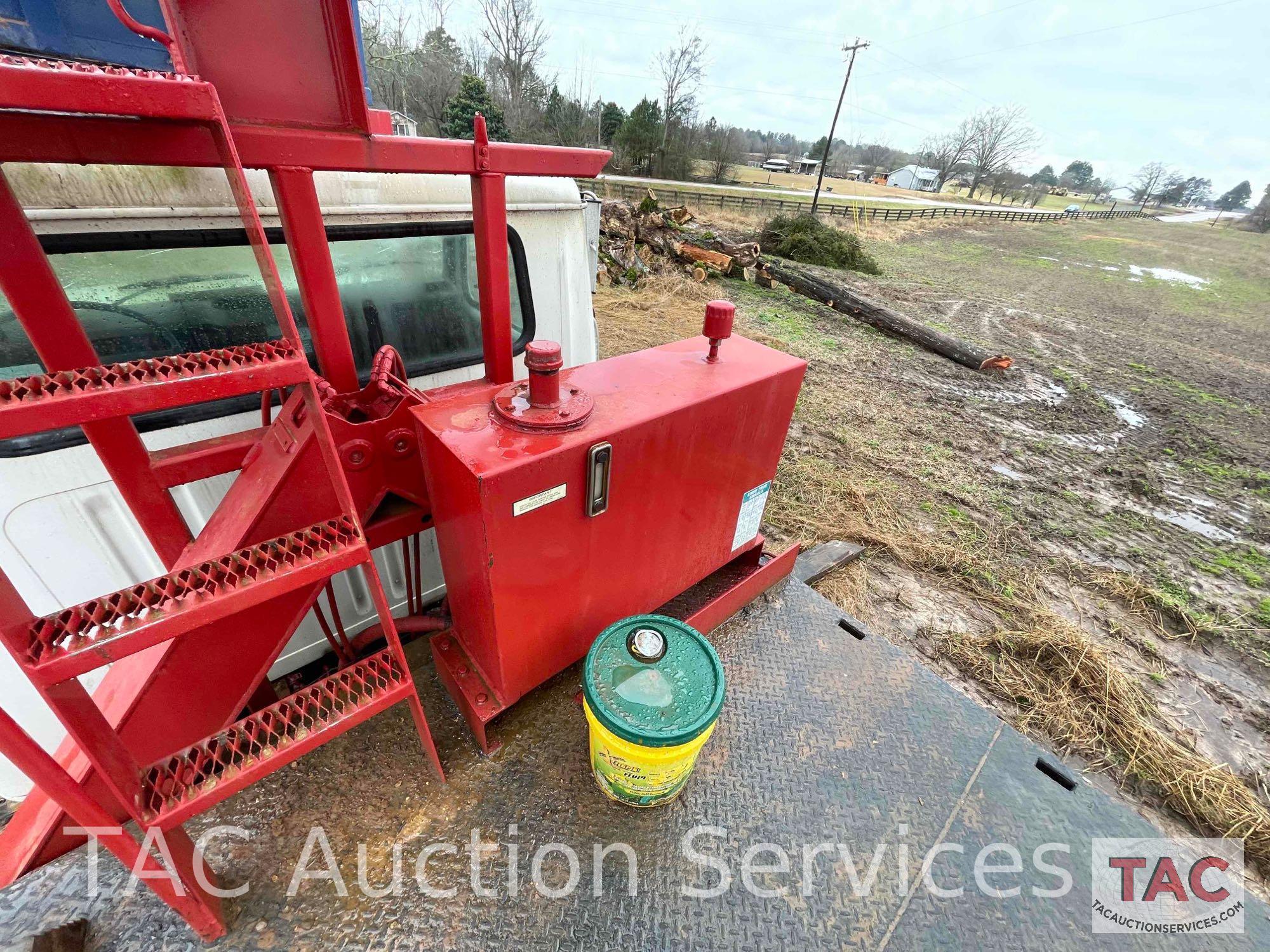 2000 International 4800 4x4 Boom Truck