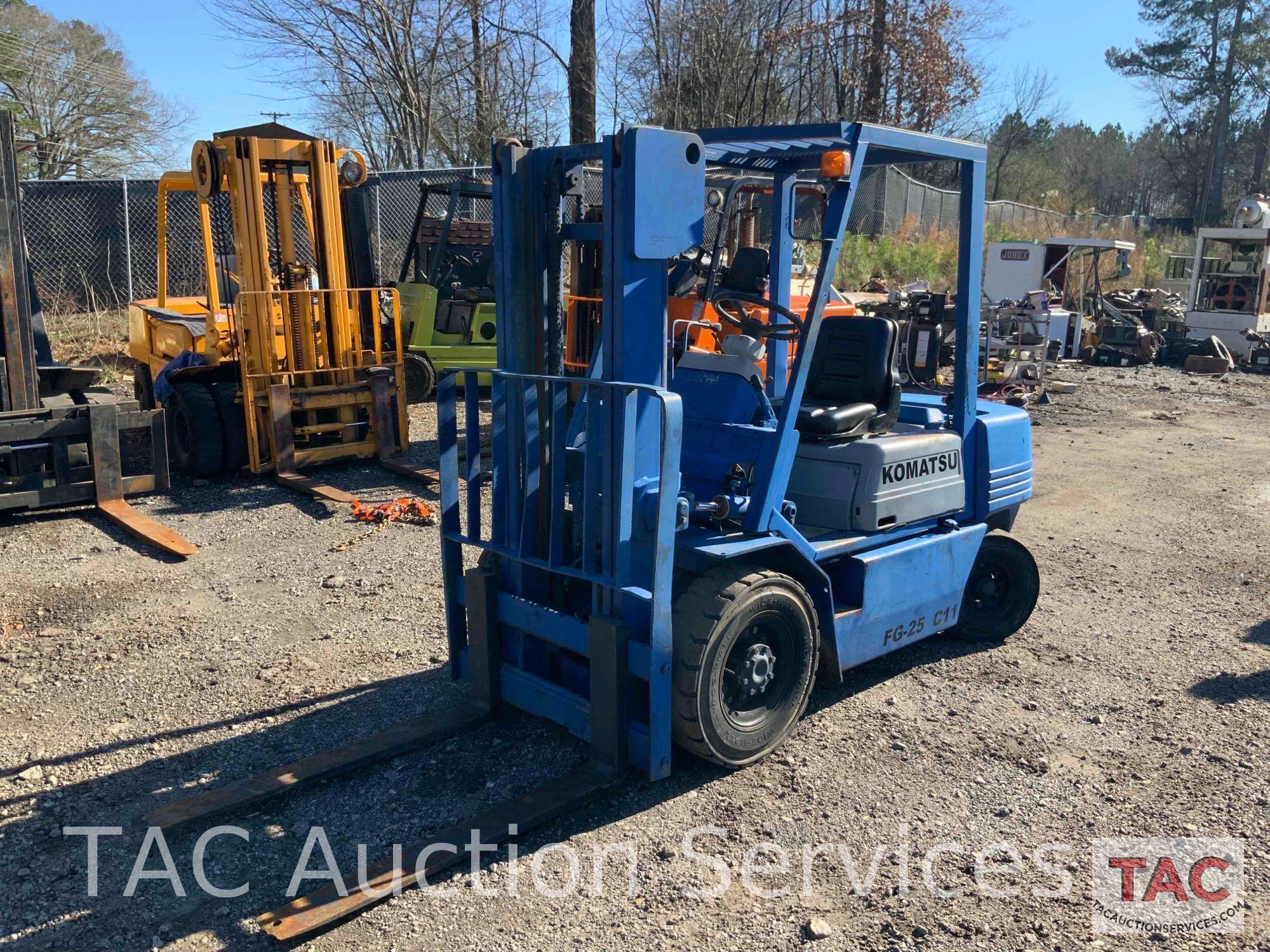 Komatsu FG-25 Forklift