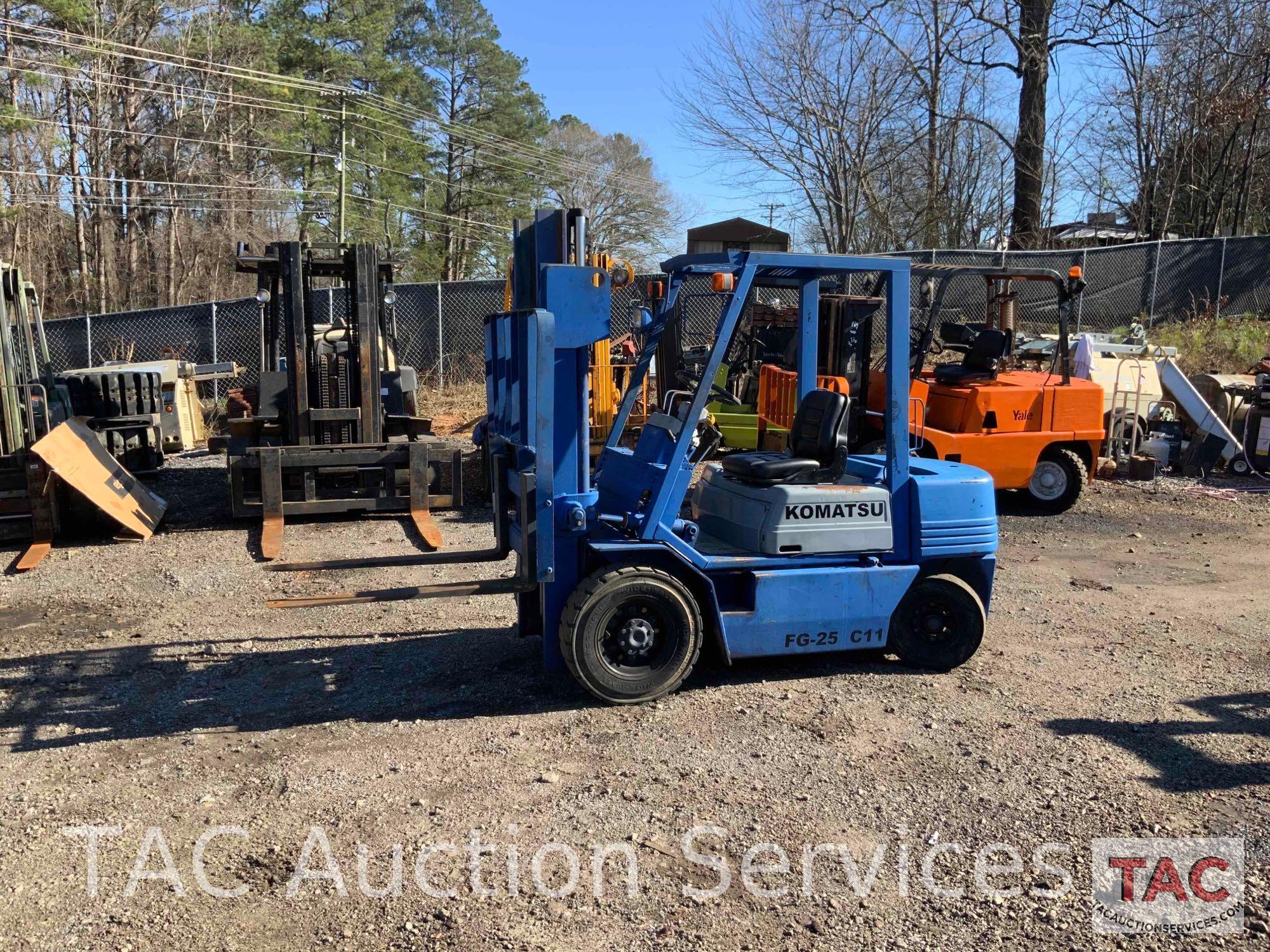 Komatsu FG-25 Forklift