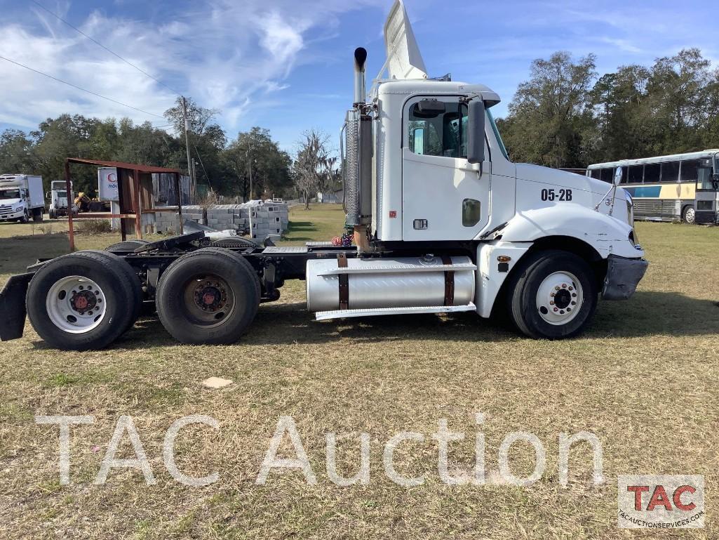 2005 Freightliner Columbia CL120 Daycab