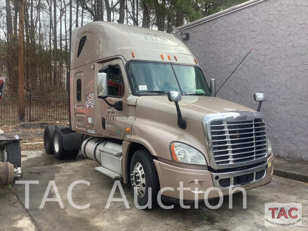 2013 Freightliner Cascadia Sleeper