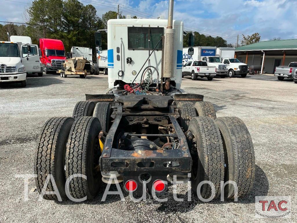 2005 Freightliner Columbia Day Cab