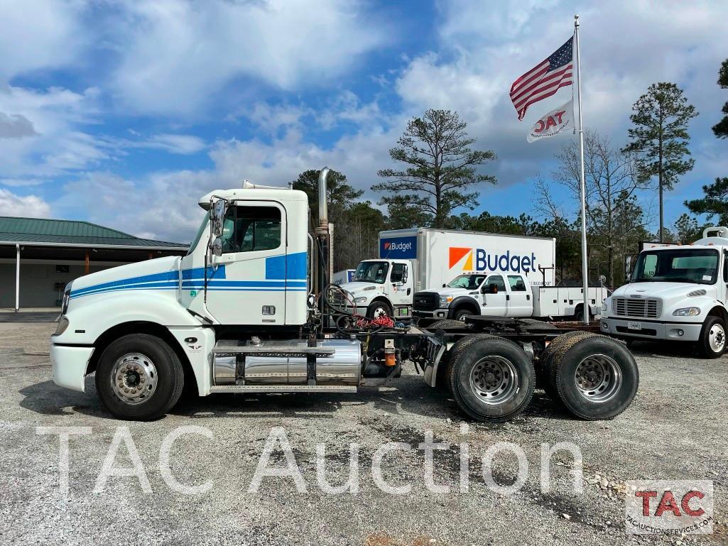 2005 Freightliner Columbia Day Cab