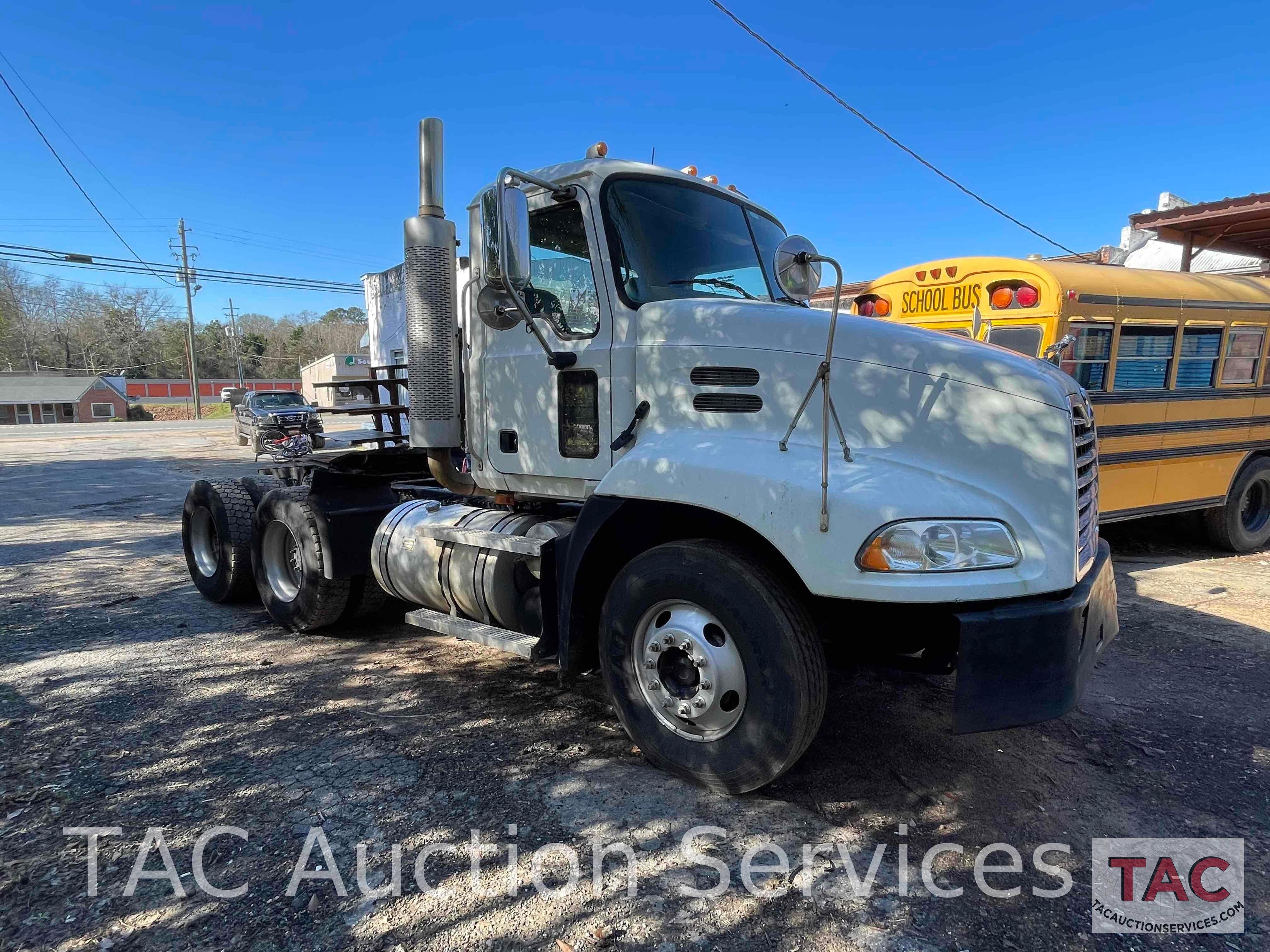 2007 Mack CXN613 Day Cab