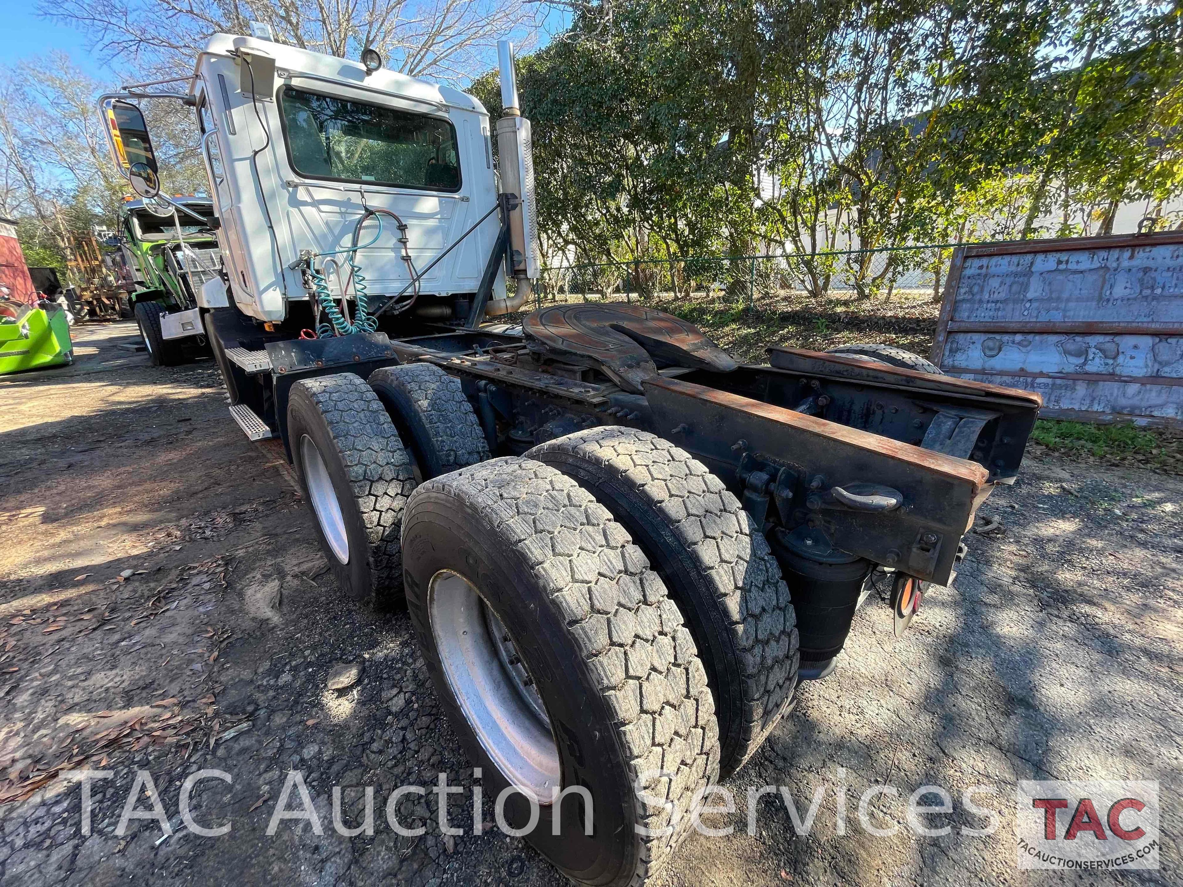 2007 Mack CXN613 Day Cab